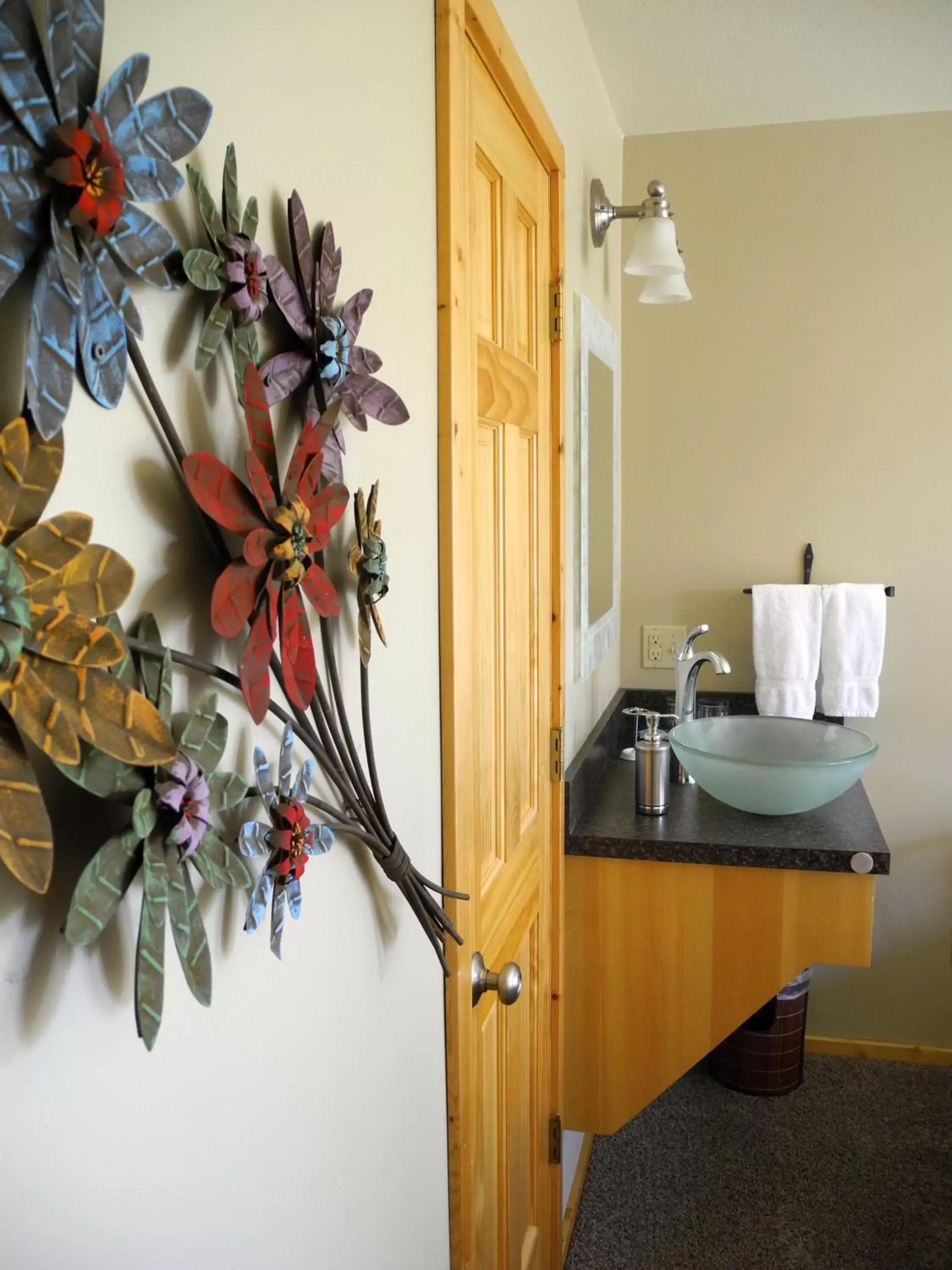 Bathroom in Bay Avenue Inn