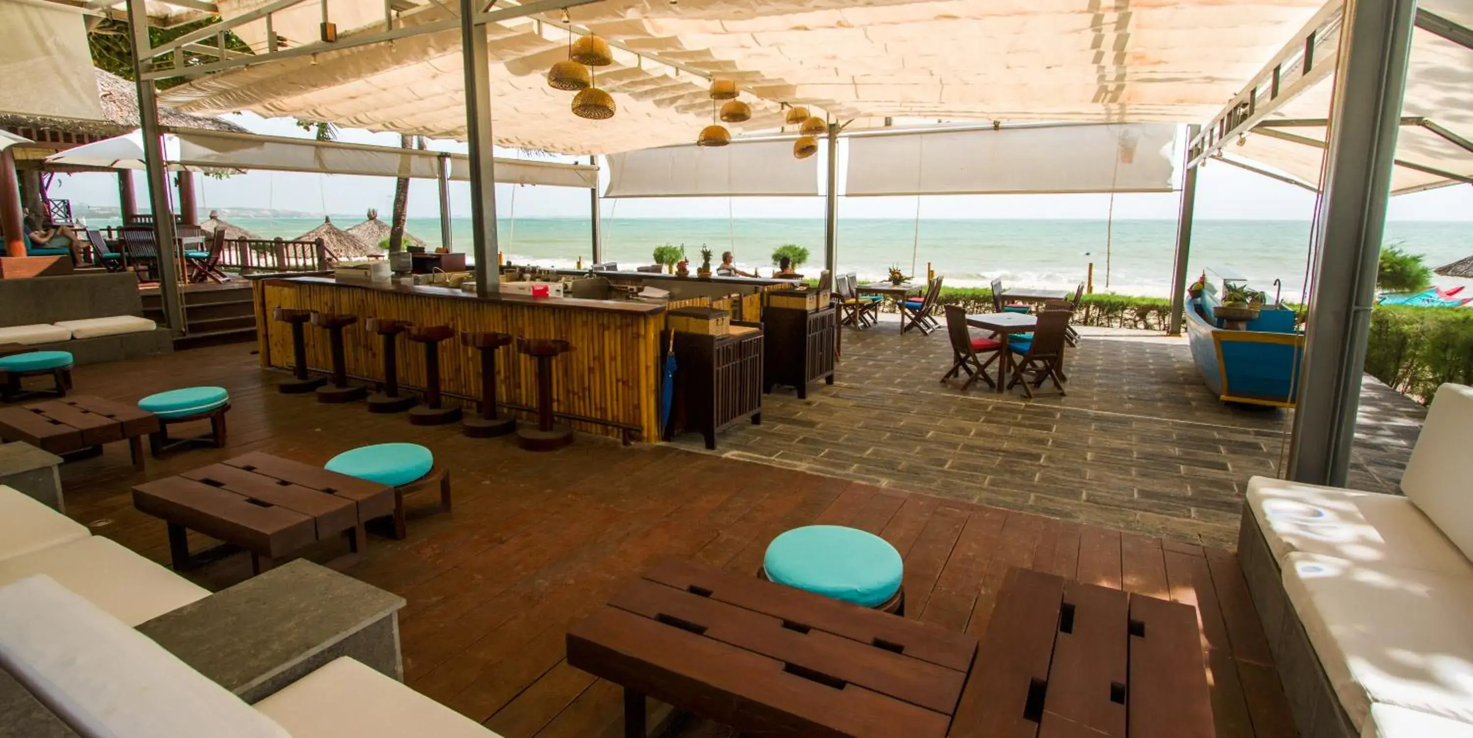 Lounge or bar, Restaurant/Places to Eat in Blue Ocean Resort