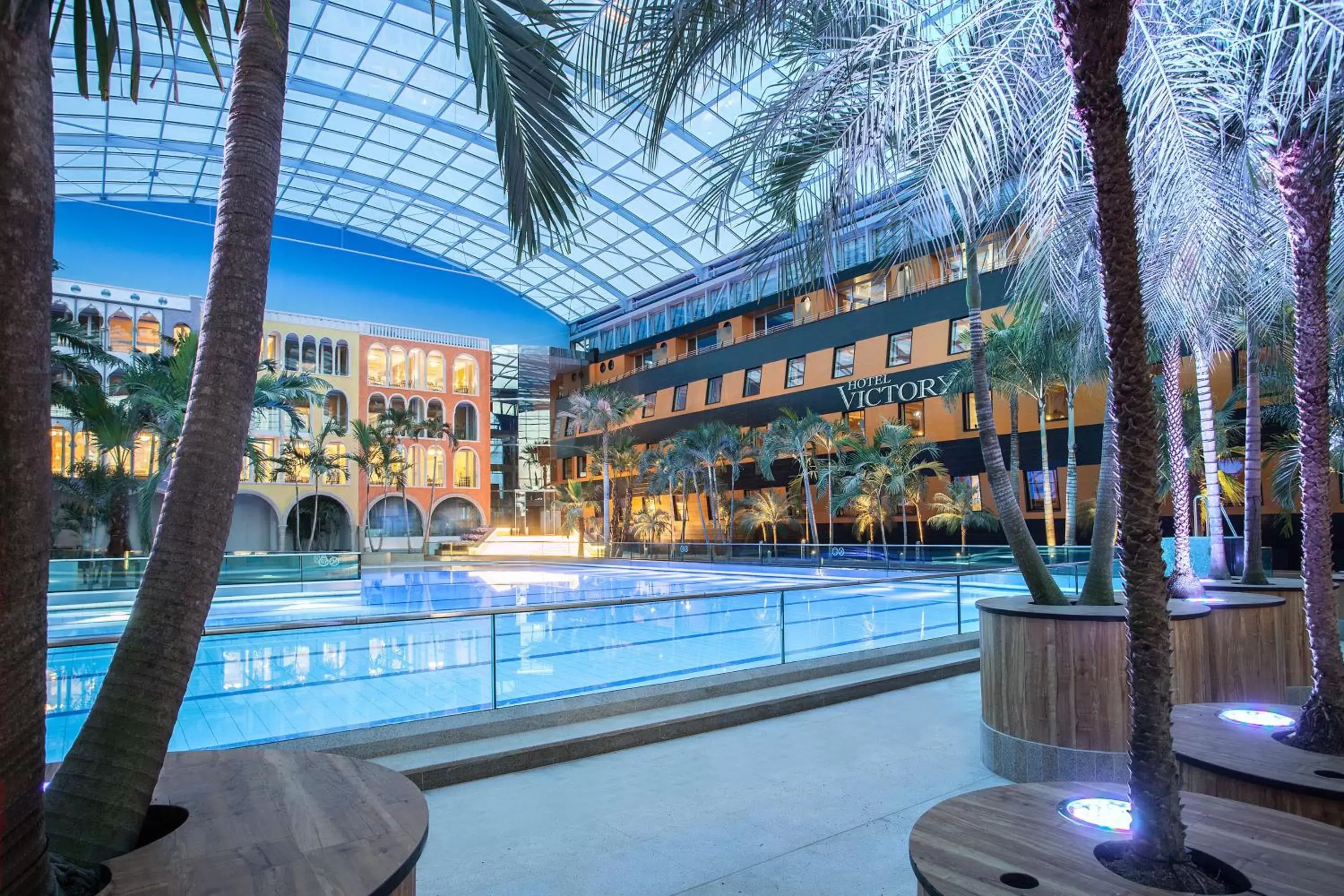 Facade/entrance, Swimming Pool in Hotel Victory Therme Erding