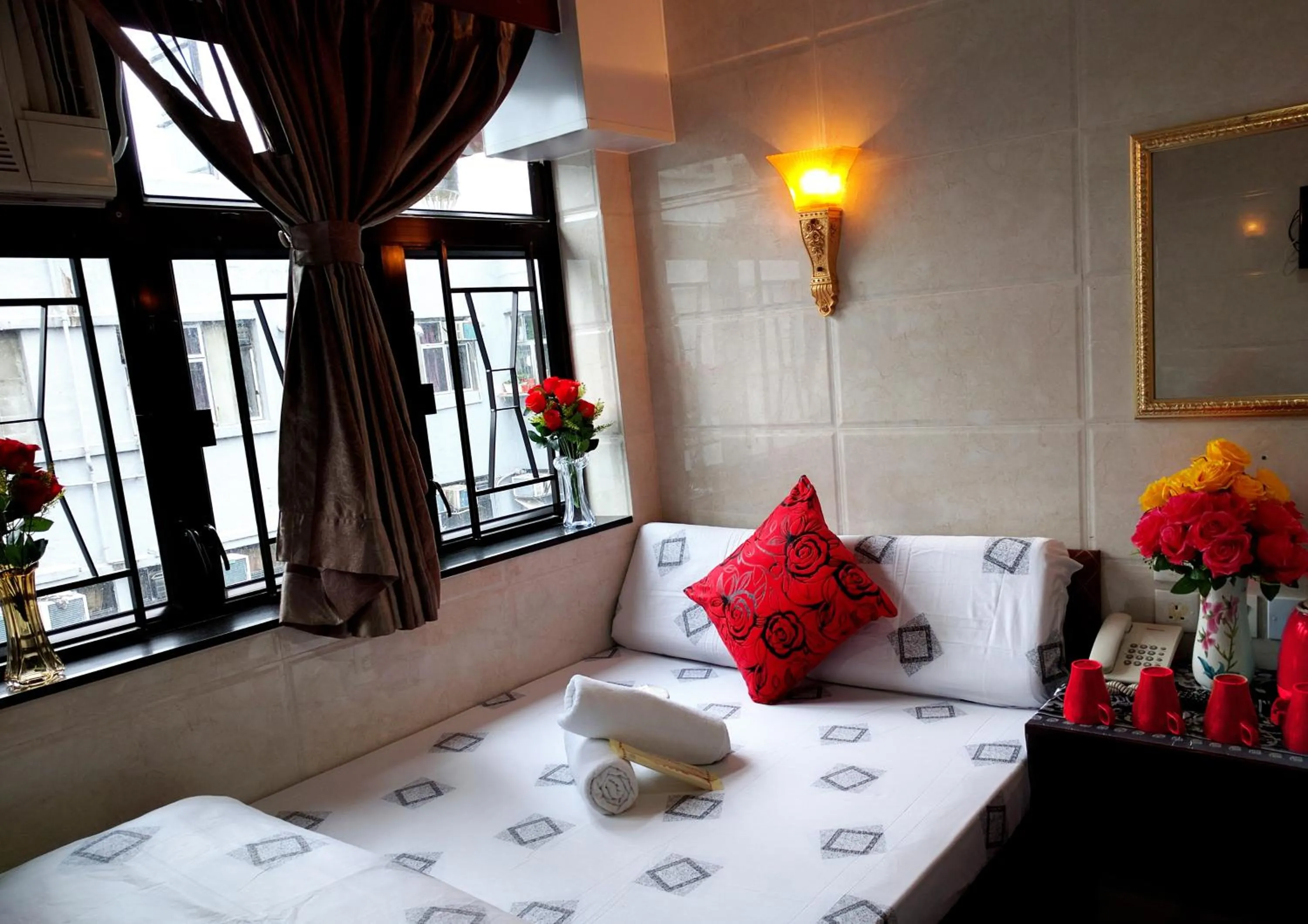 Day, Bed in Paris Guest House DHILLON HOTEL HK LTD 24 HOUR RECEPTION BLOCK D E 10F
