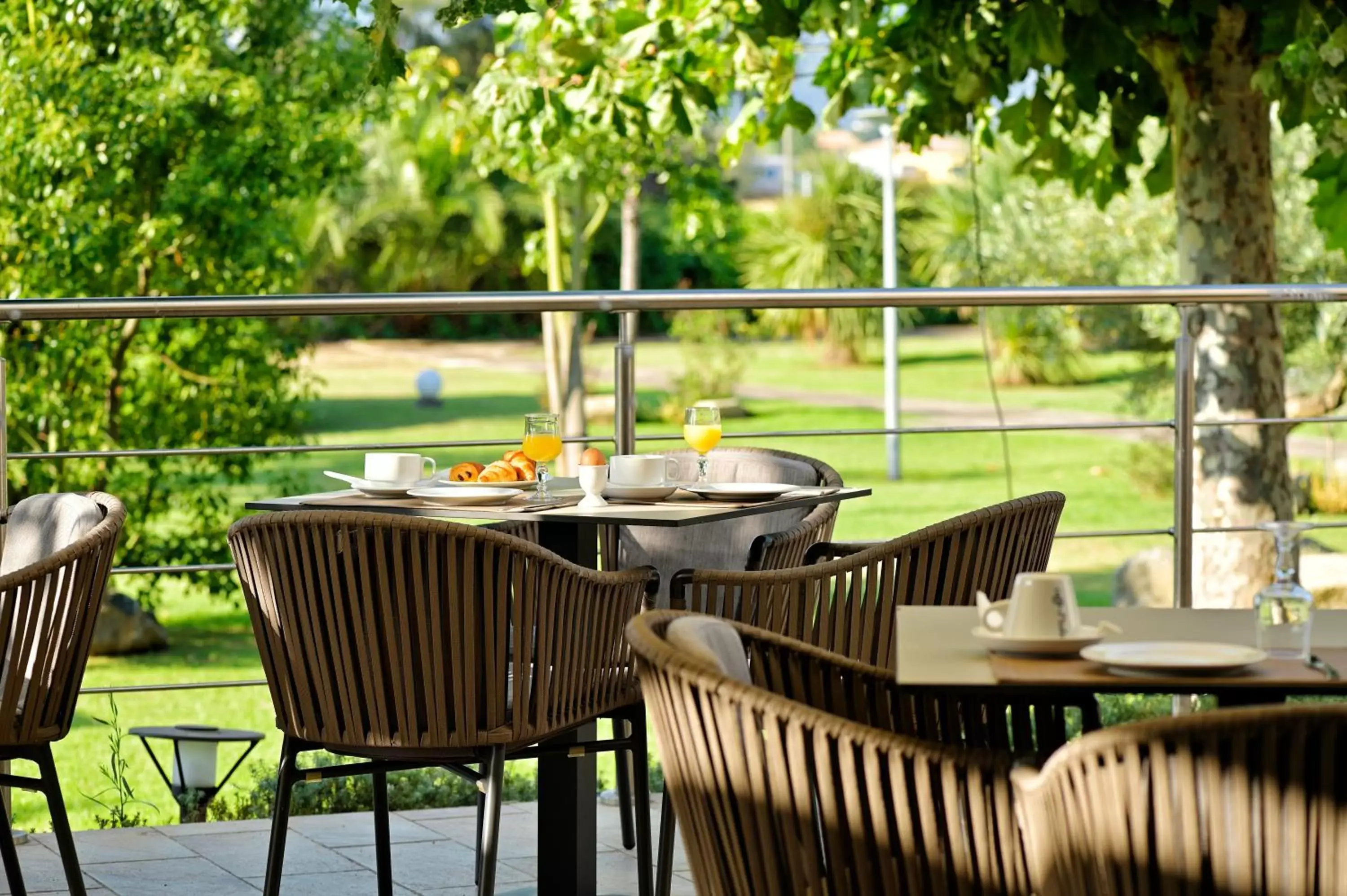 Breakfast, Restaurant/Places to Eat in Hôtel Spa Restaurant La Madrague