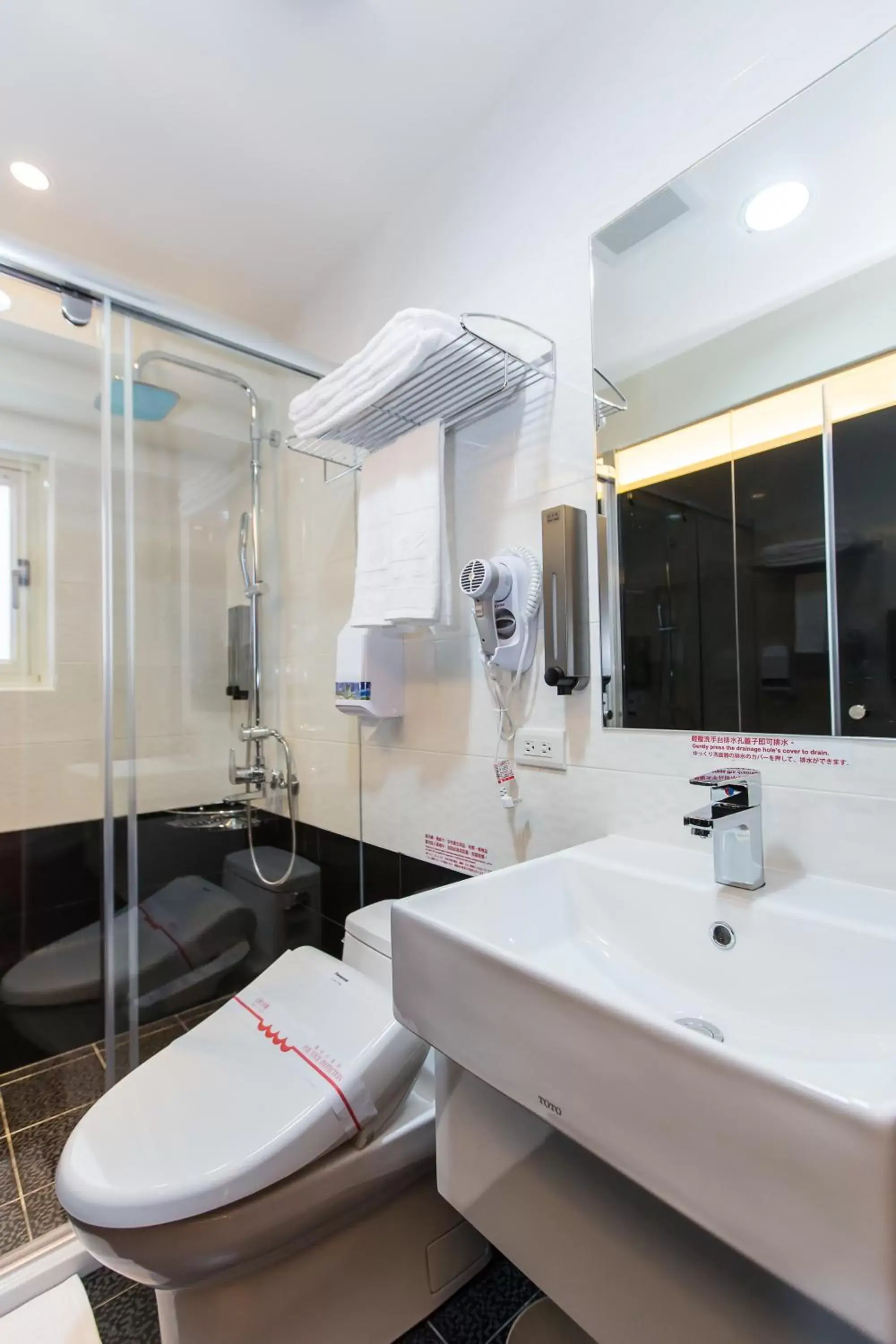 Bathroom in Morwing Hotel - Culture Vogue