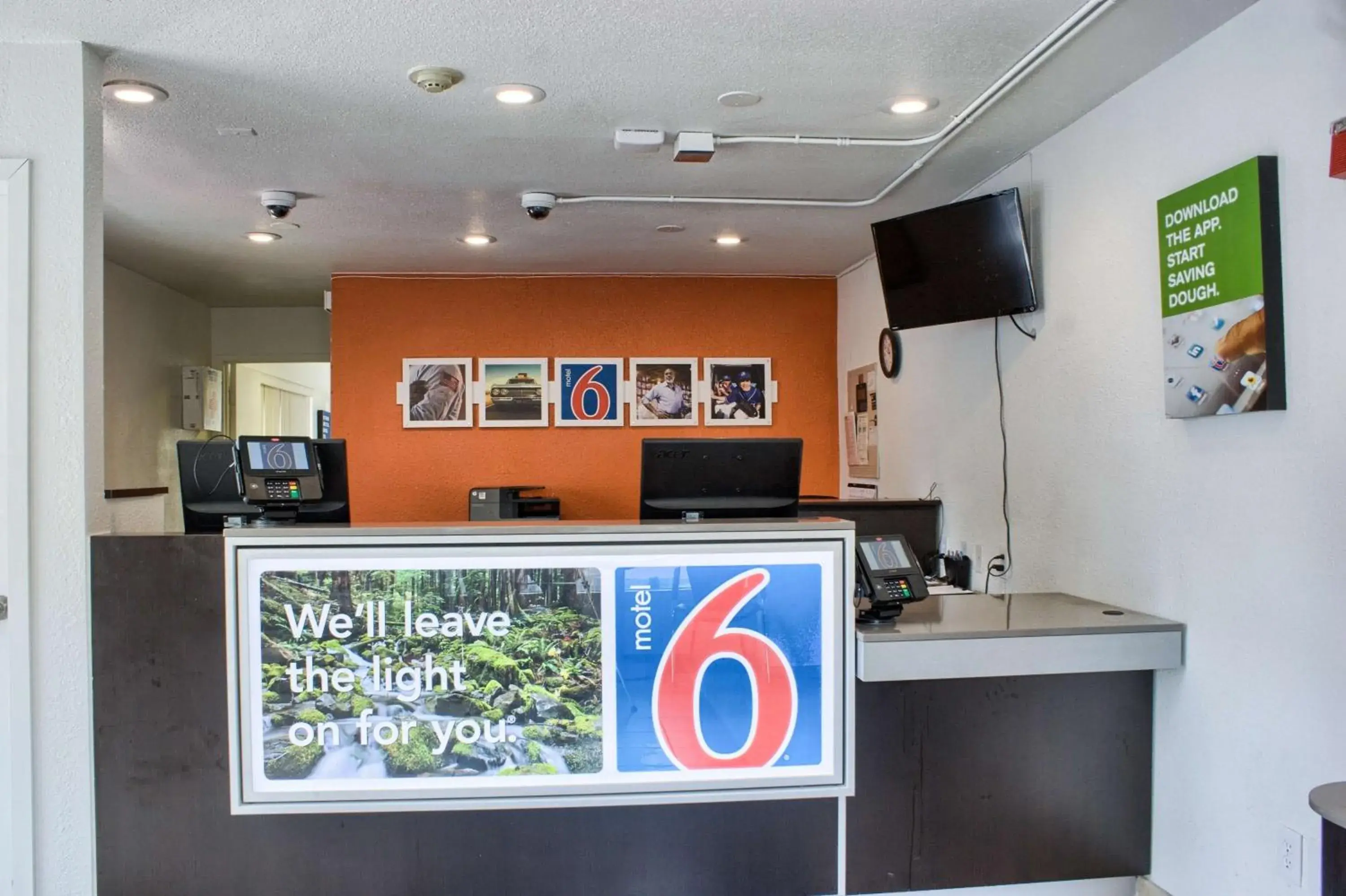 TV and multimedia, Lobby/Reception in Motel 6-Seattle, WA - South
