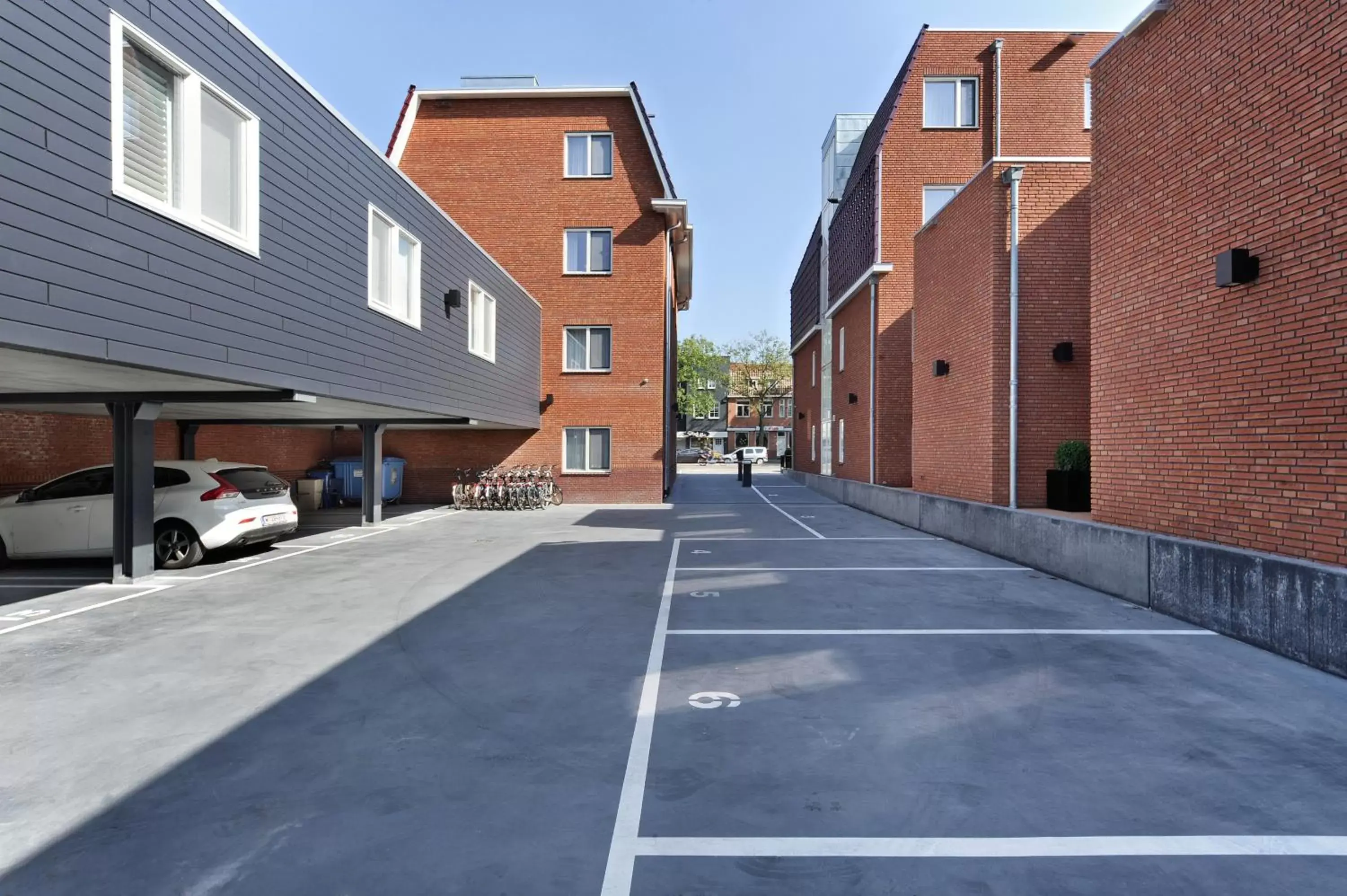 Property building, Facade/Entrance in Amsterdam Forest Hotel