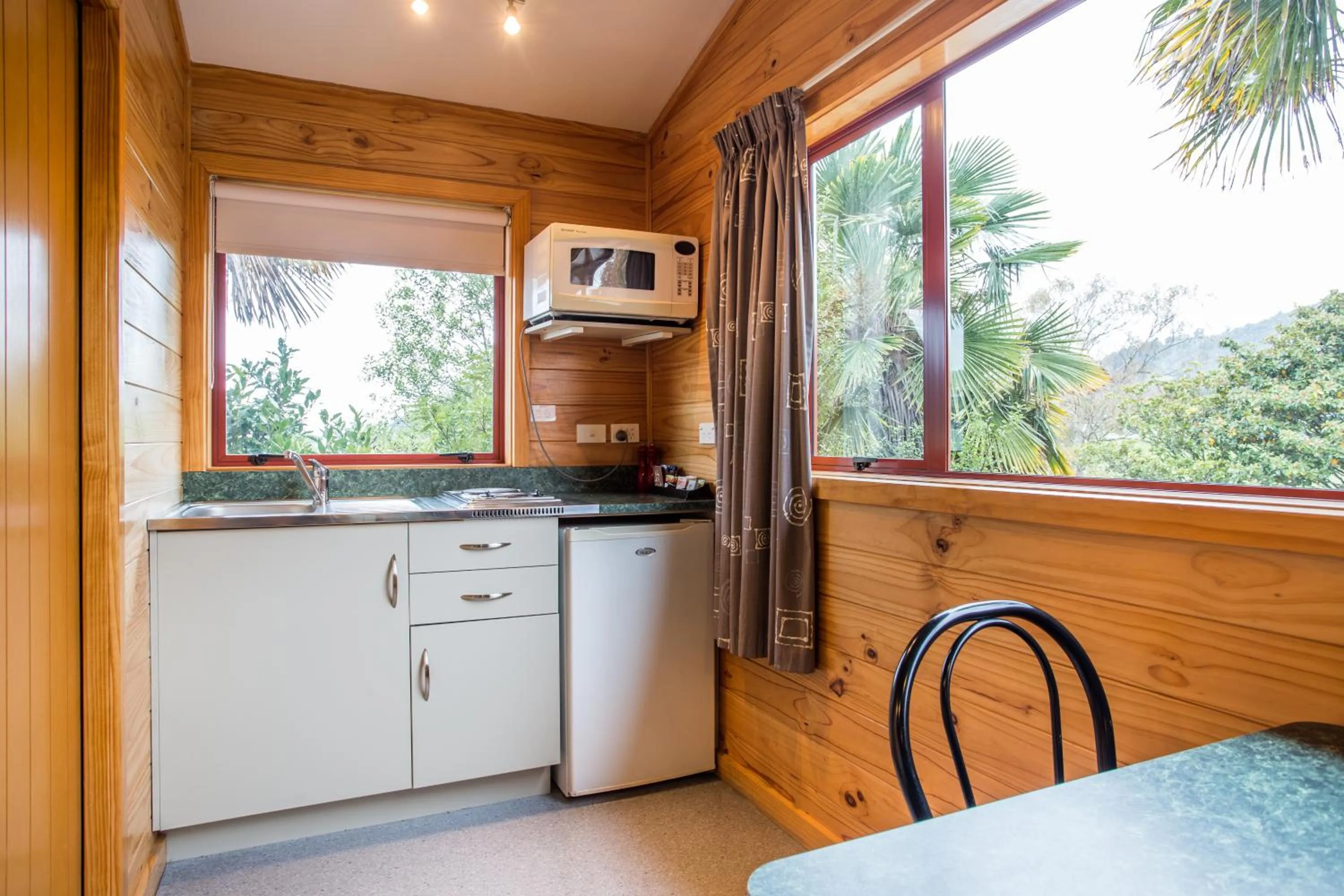 Kitchen or kitchenette in Nelson City TOP 10 Holiday Park