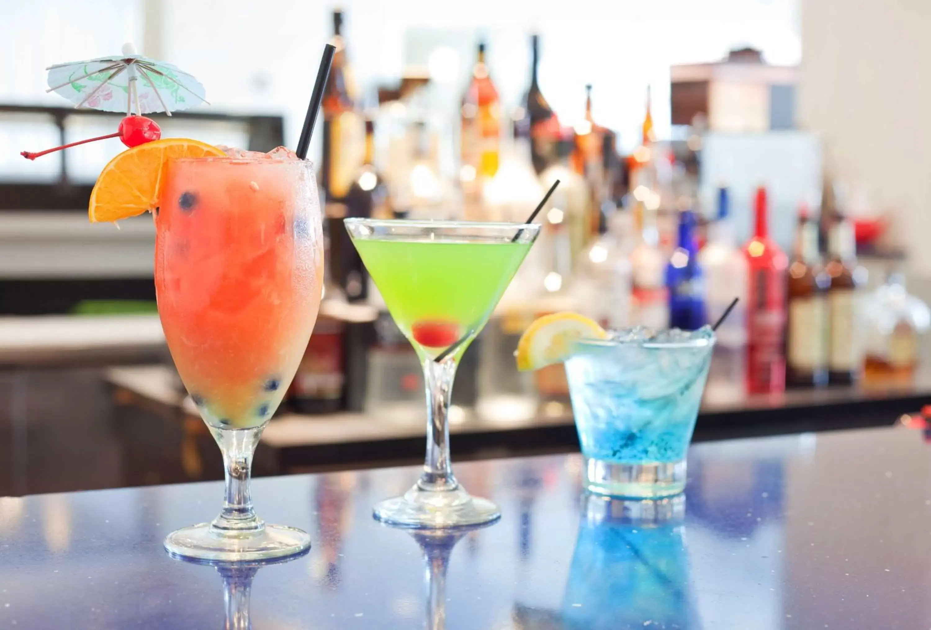 Lounge or bar, Drinks in Hilton Pensacola Beach