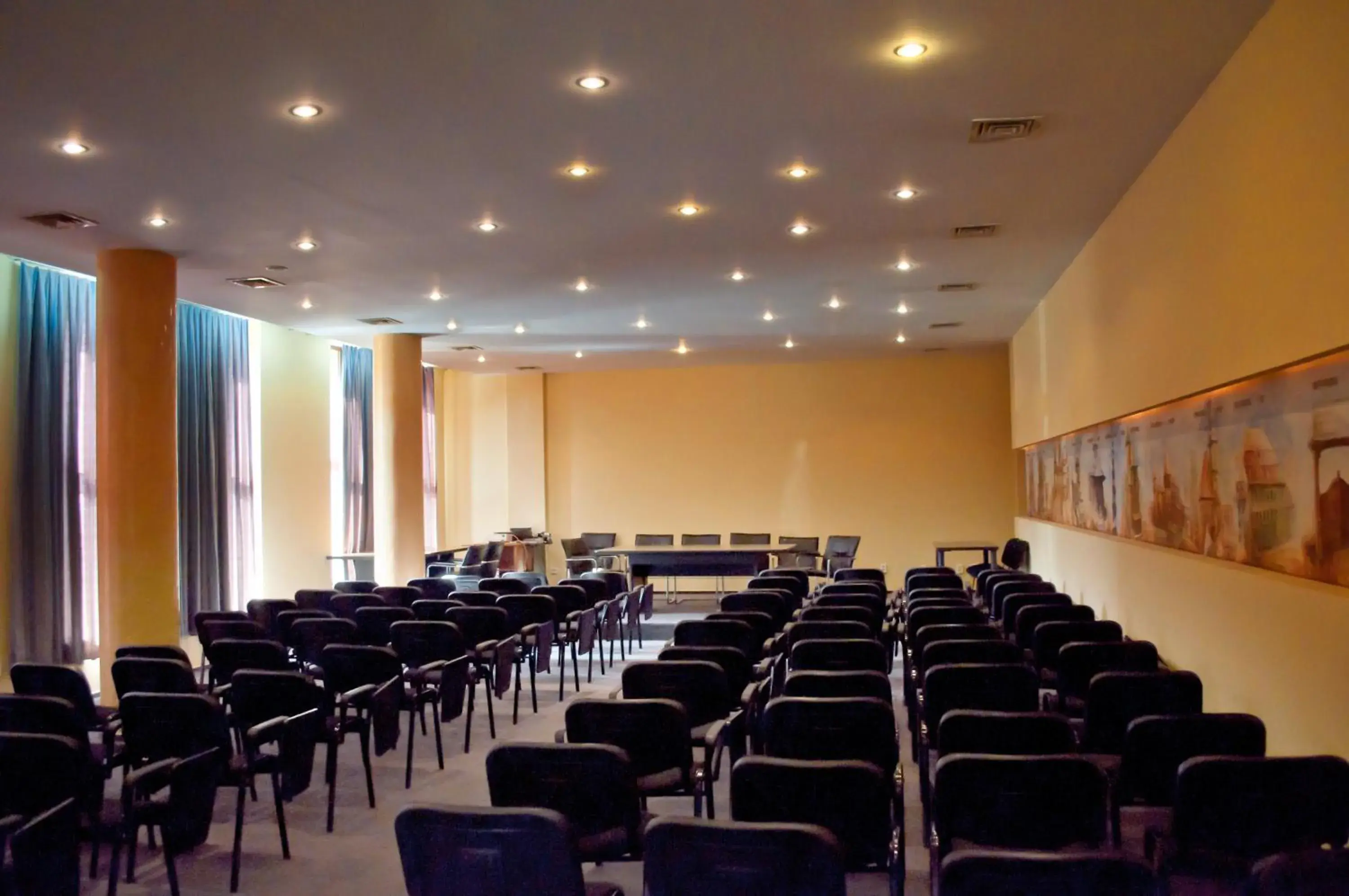 Business facilities in Hotel Perla