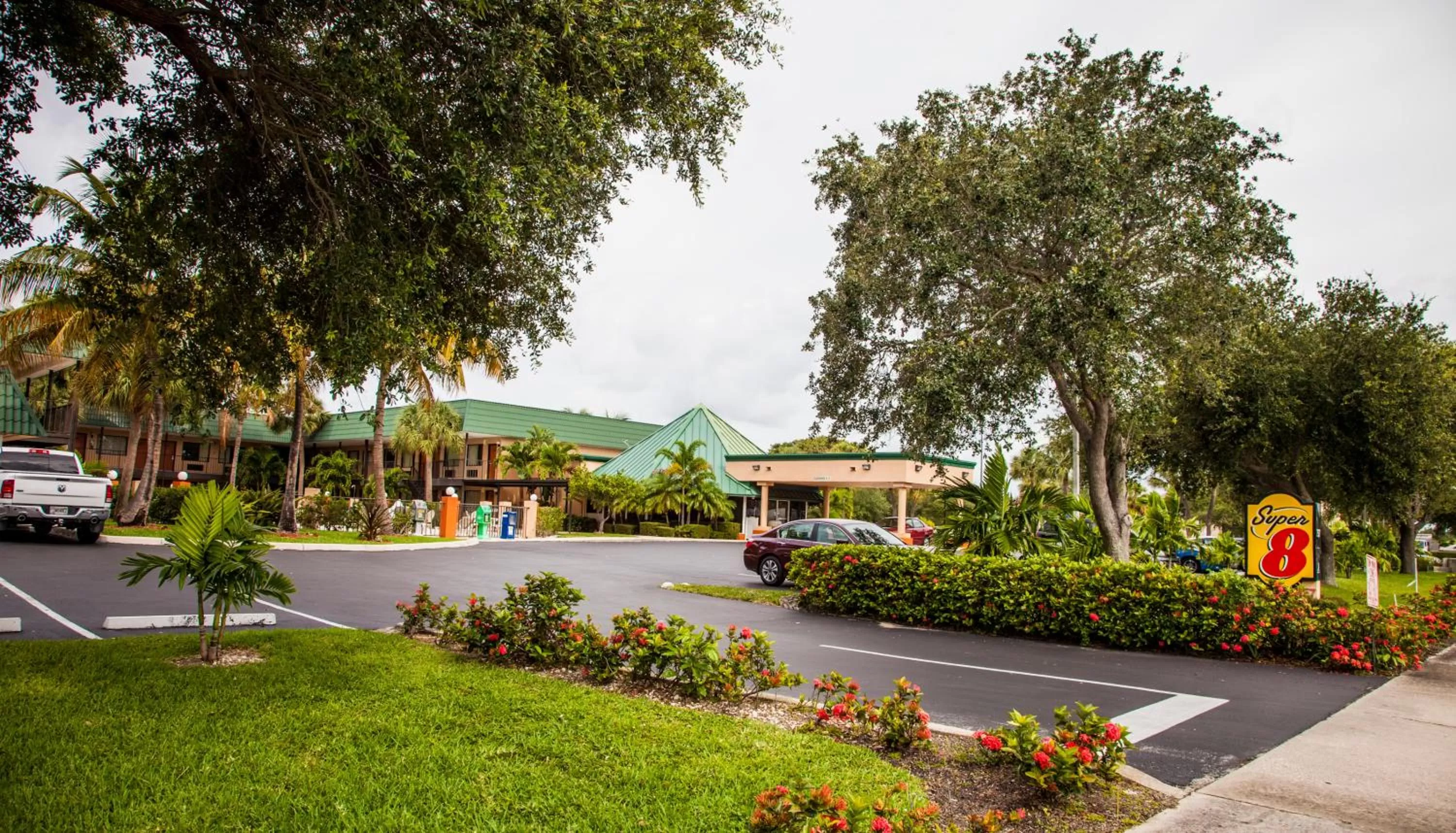 Facade/entrance in Super 8 by Wyndham North Palm Beach