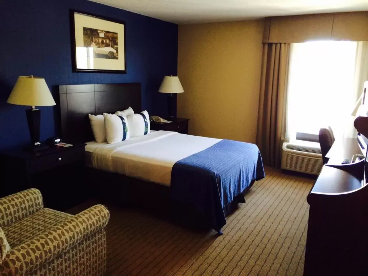 Photo of the whole room, Bed in Holiday Inn Timonium, an IHG Hotel