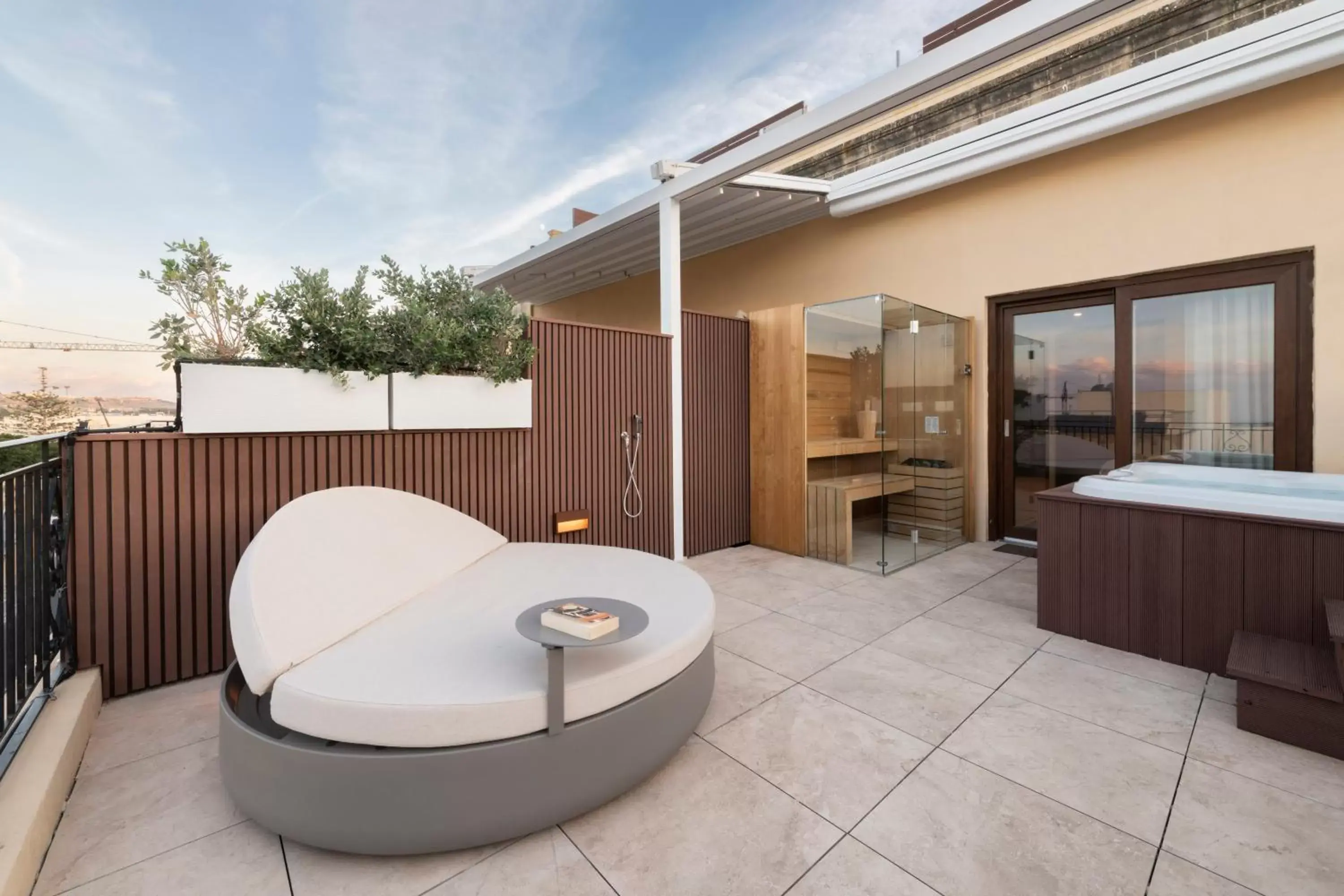 Hot Tub, Bathroom in The Duke Boutique Hotel