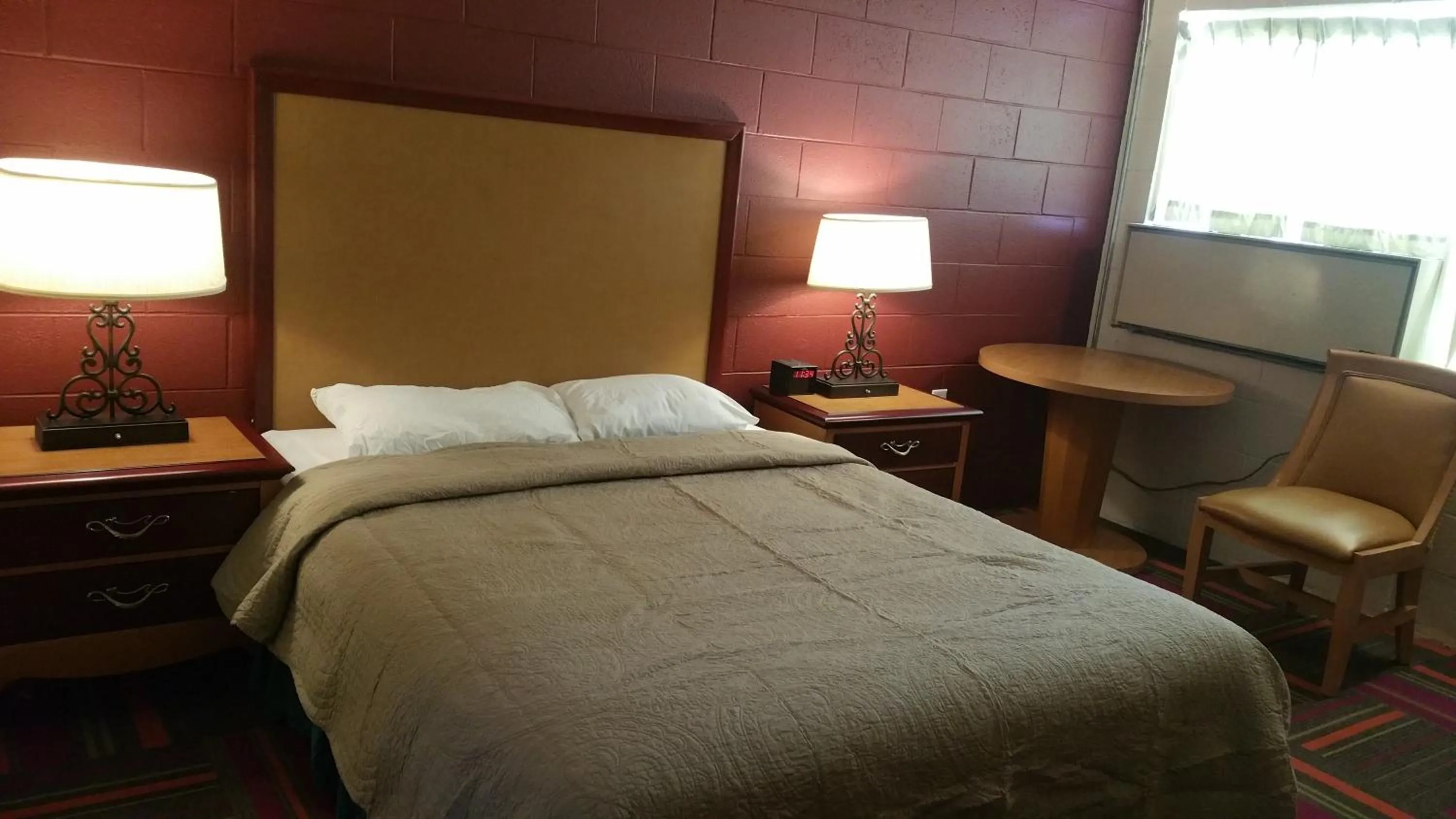 Bed in Thunder Bird Motel