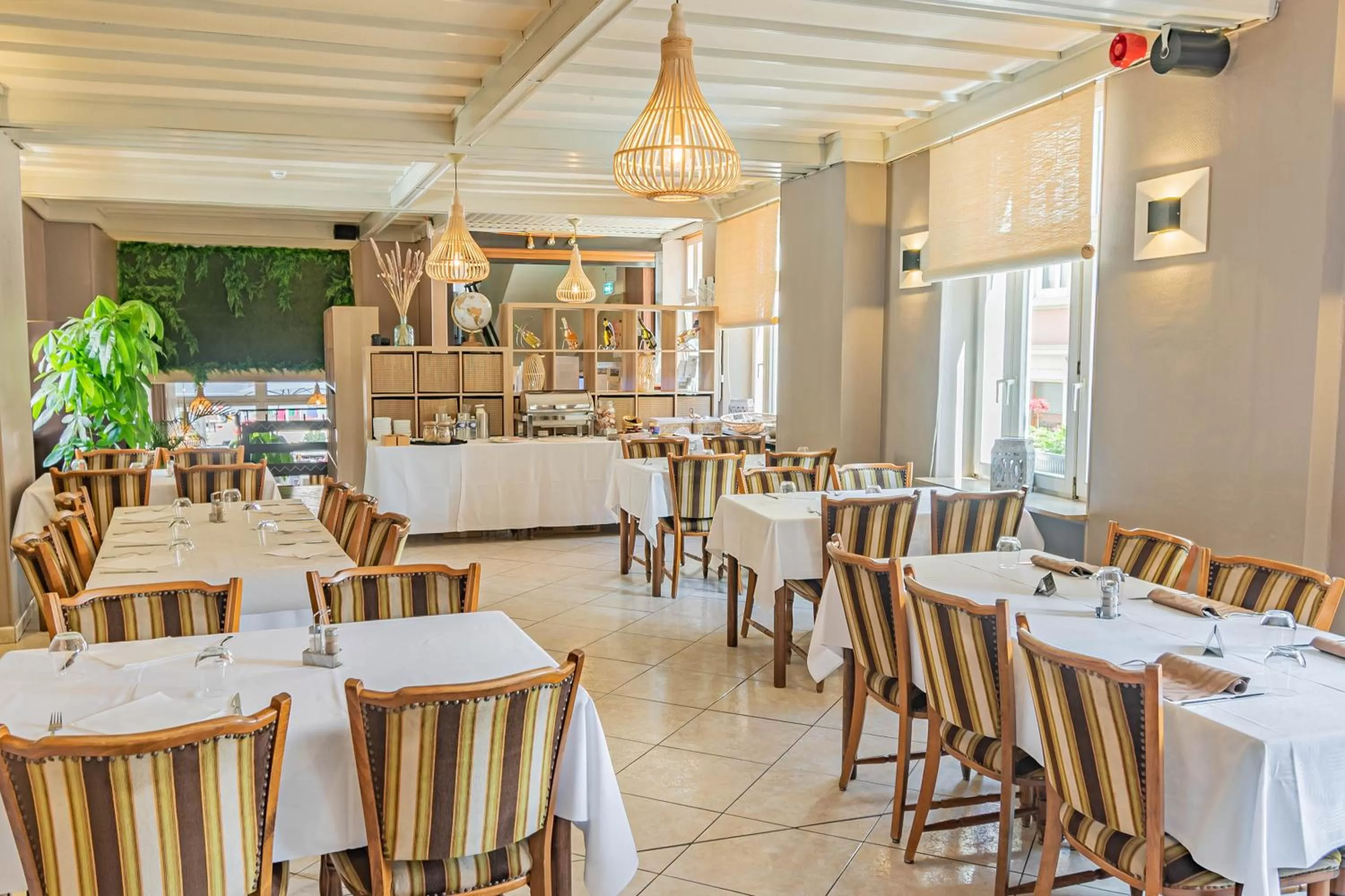 Restaurant/places to eat in Hôtel Le Petit Poète