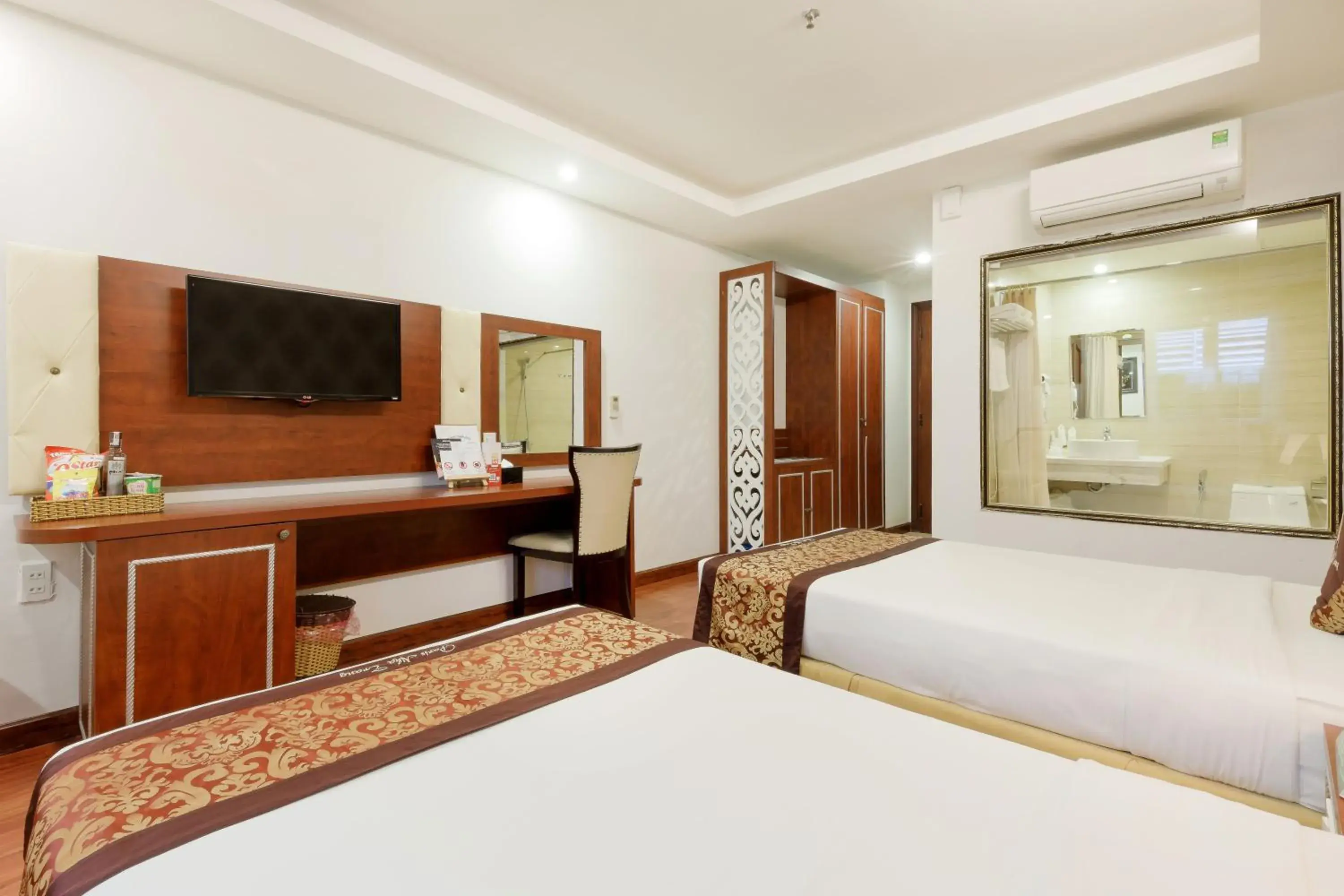 TV and multimedia, Bed in Paris Nha Trang Hotel