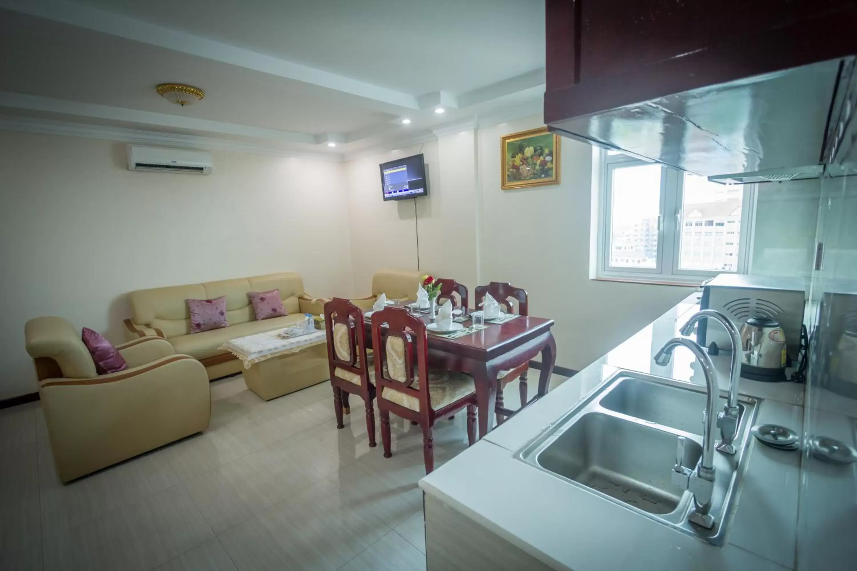 Kitchen or kitchenette, Lounge/Bar in Good Luck Day Hotel & Apartment