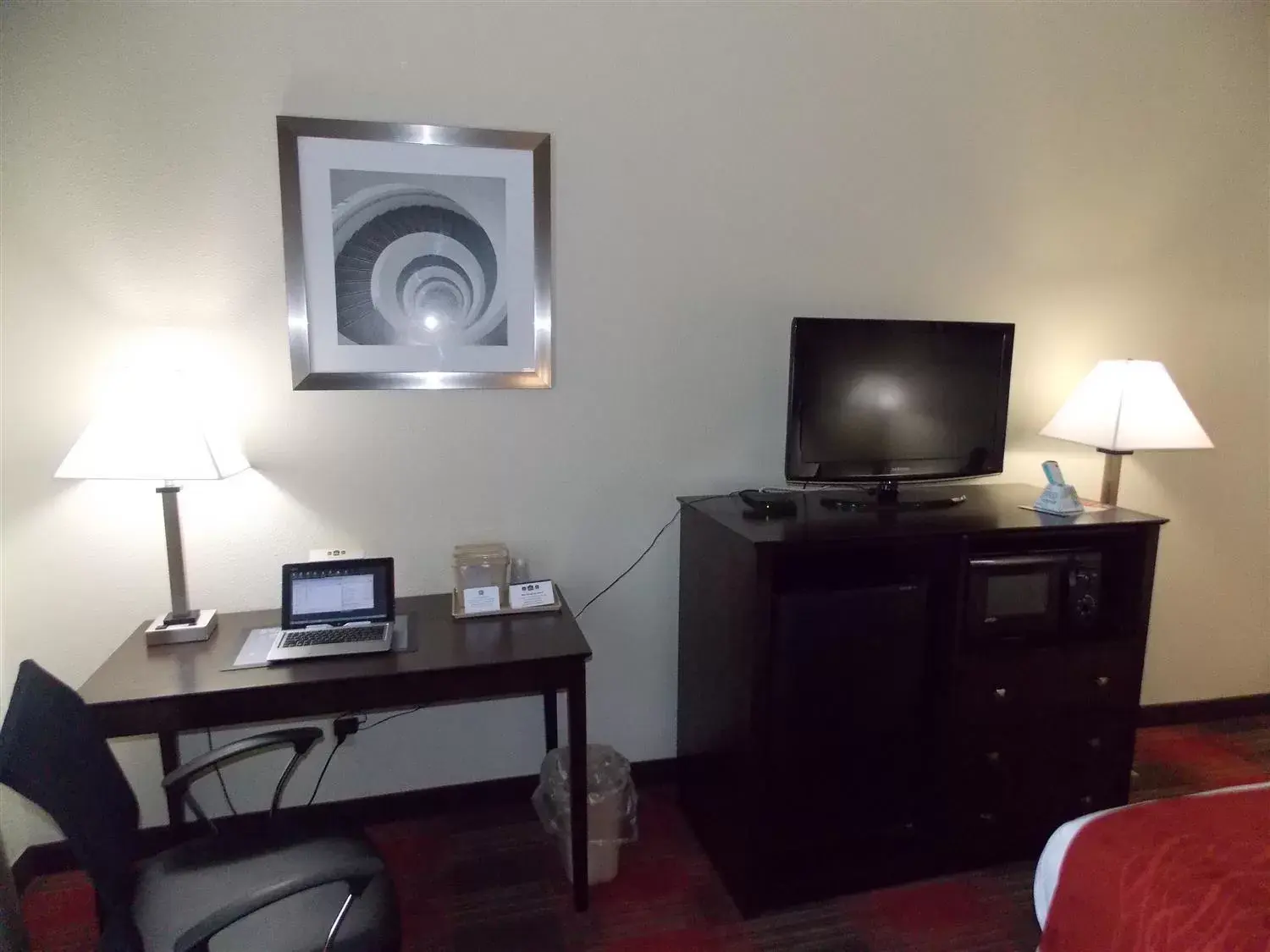 TV/Entertainment Center in Best Western Springfield West Inn