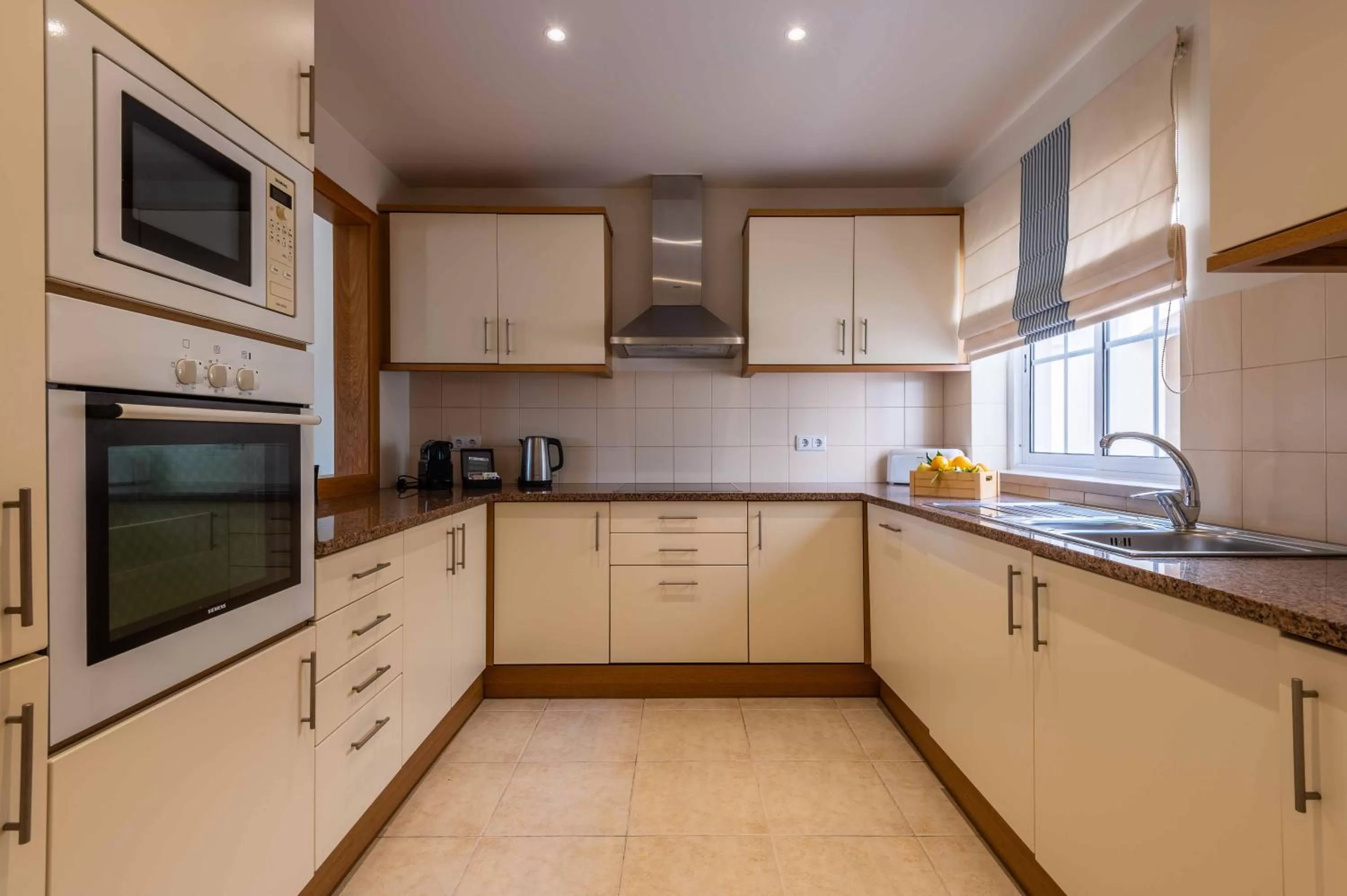 Kitchen or kitchenette in Vale d'Oliveiras Quinta Resort & Spa