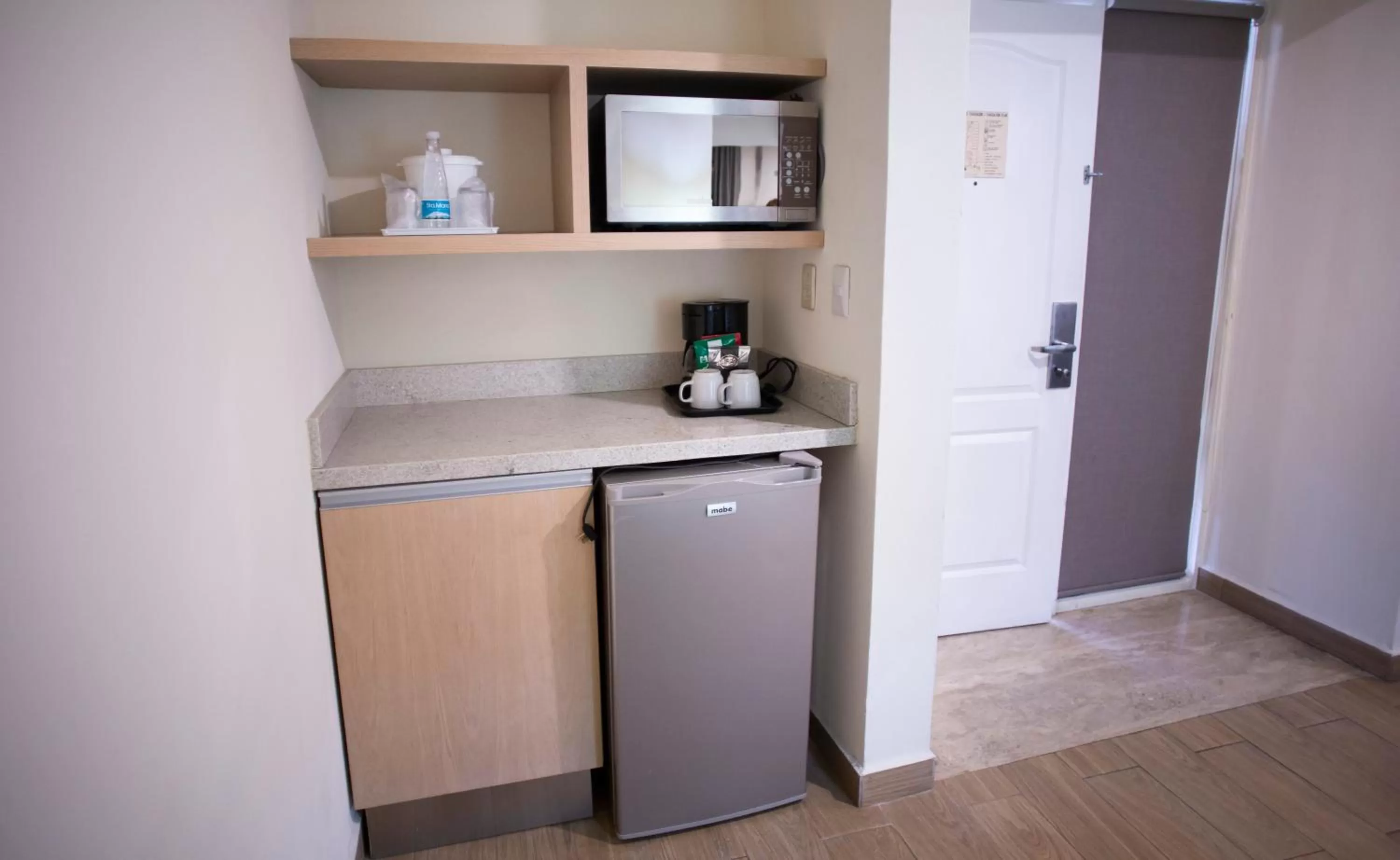 Coffee/tea facilities, Kitchen/Kitchenette in Best Western PLUS Monterrey Colón