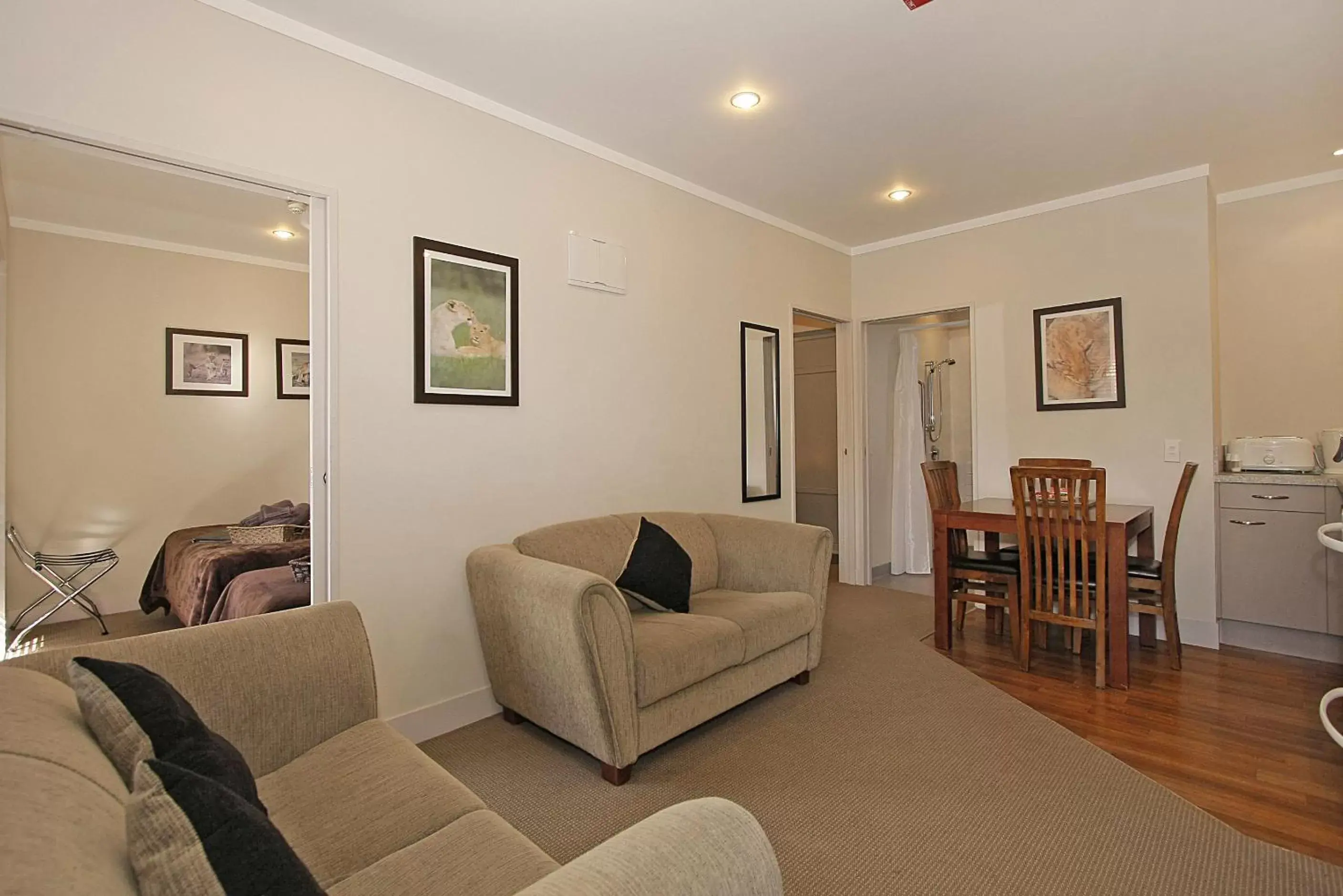 Living room, Seating Area in Big Five Motel