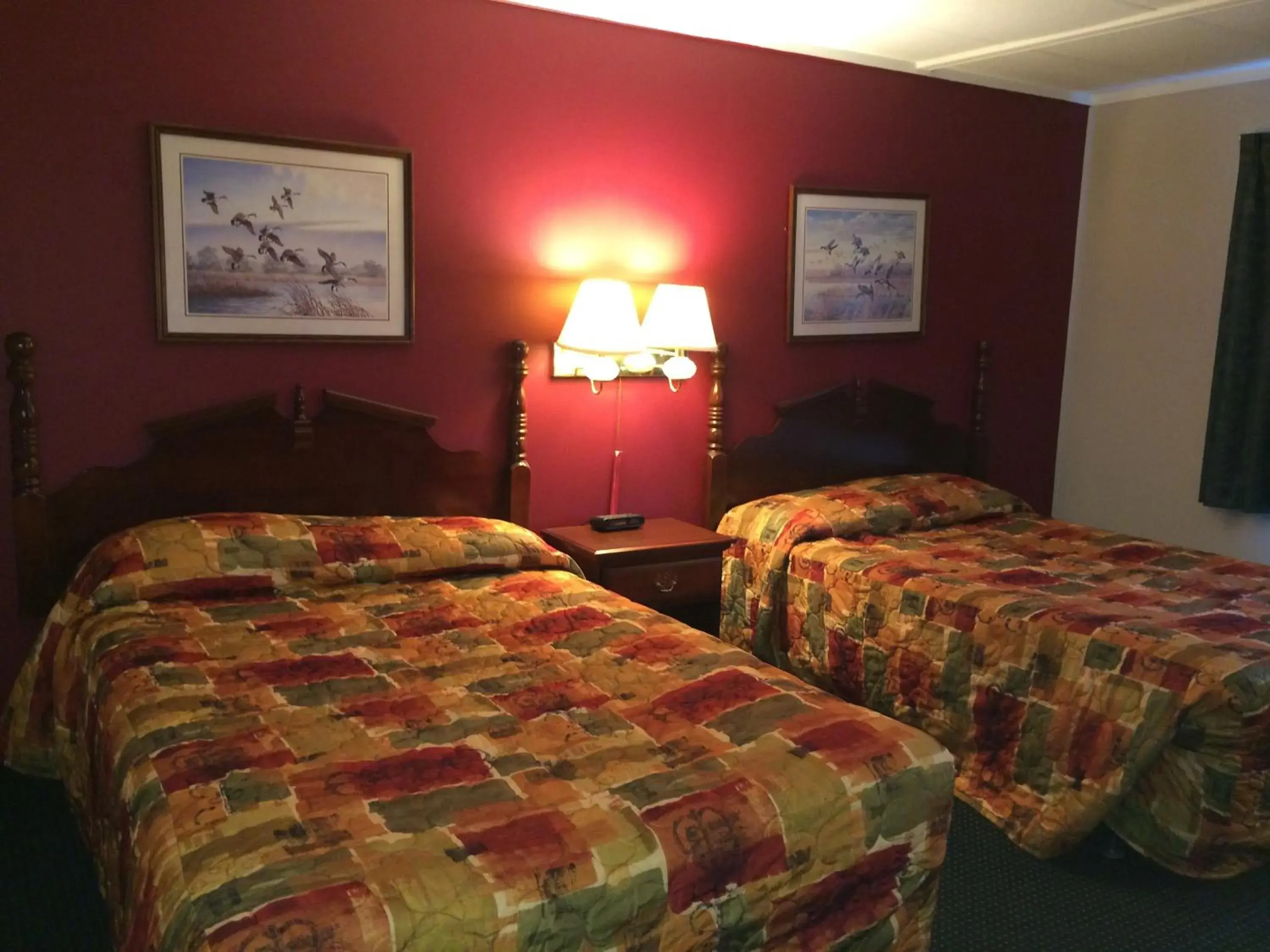 Bed in Rapids Inn & Suites