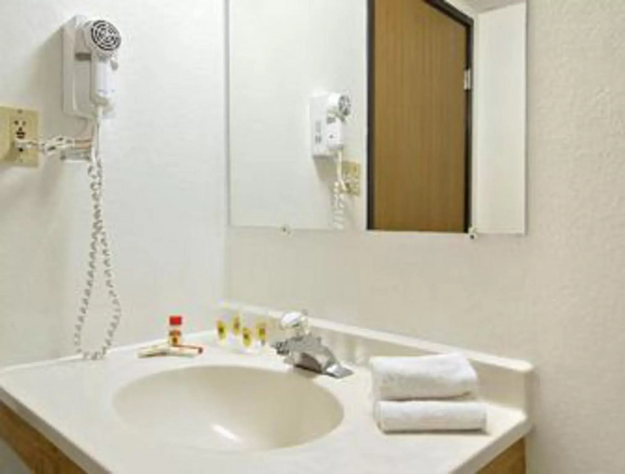 Deluxe Double Room with Two Double Beds - Non-Smoking in Super 8 by Wyndham Groton Deluxe Double Room with Two Double Beds - Non-Smoking in Super 8 by Wyndham Groton