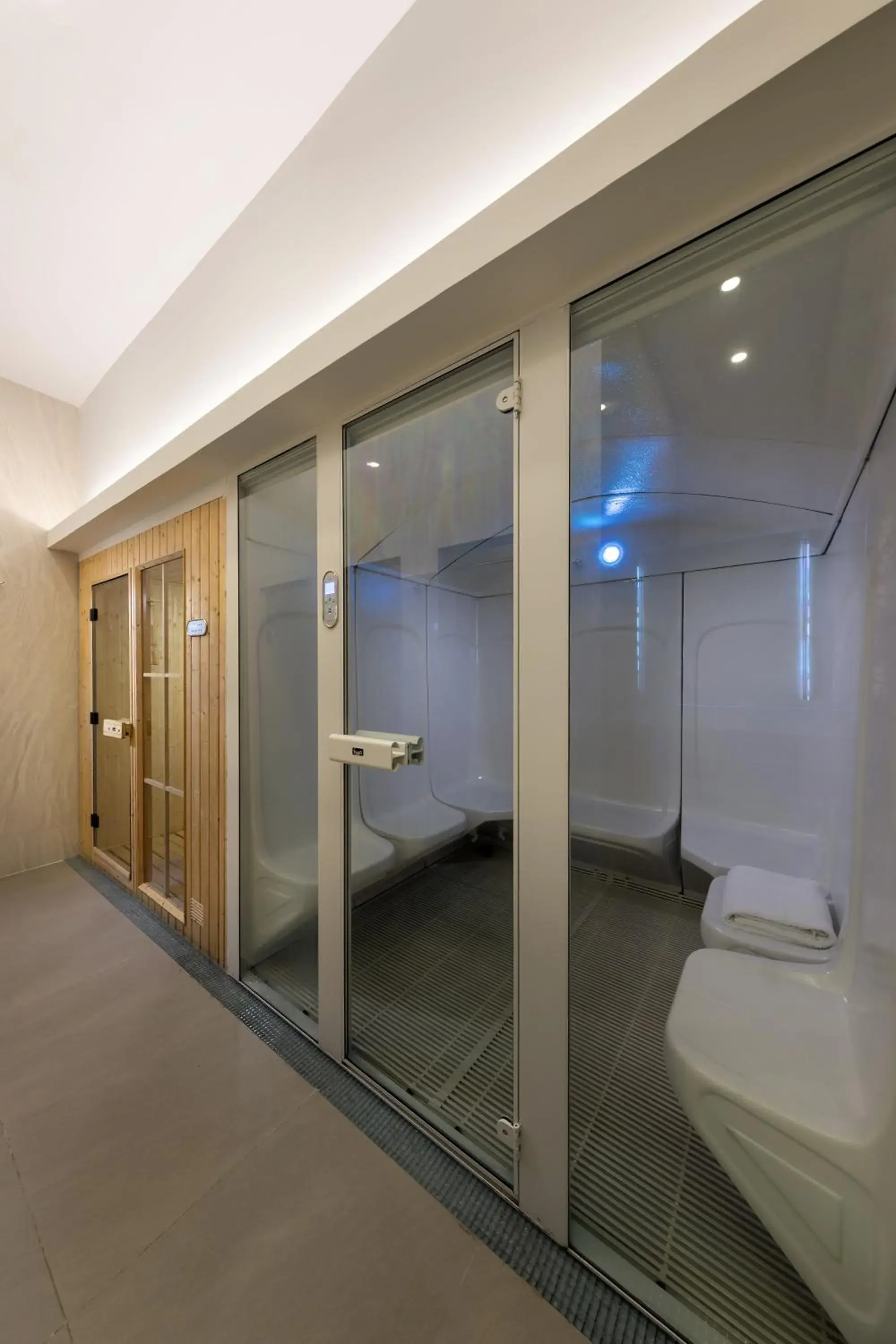 Sauna, Bathroom in Best Western Green Hill Hotel