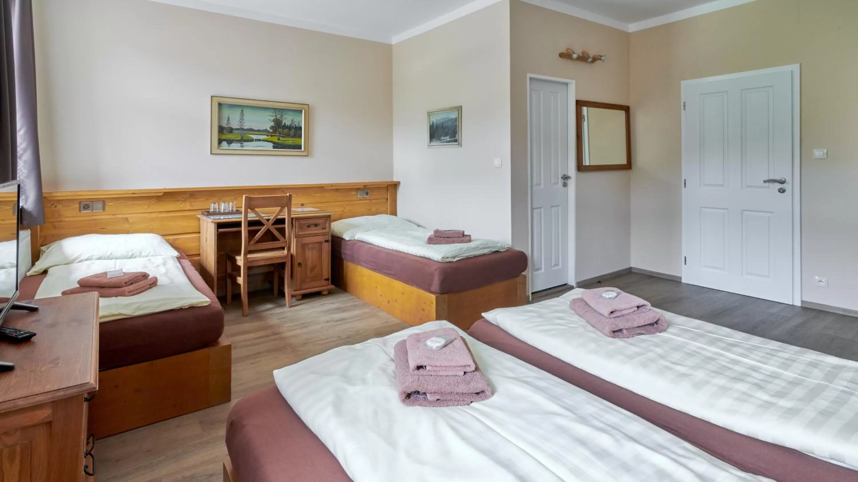 Property building, Bed in Relax hotel Valaška