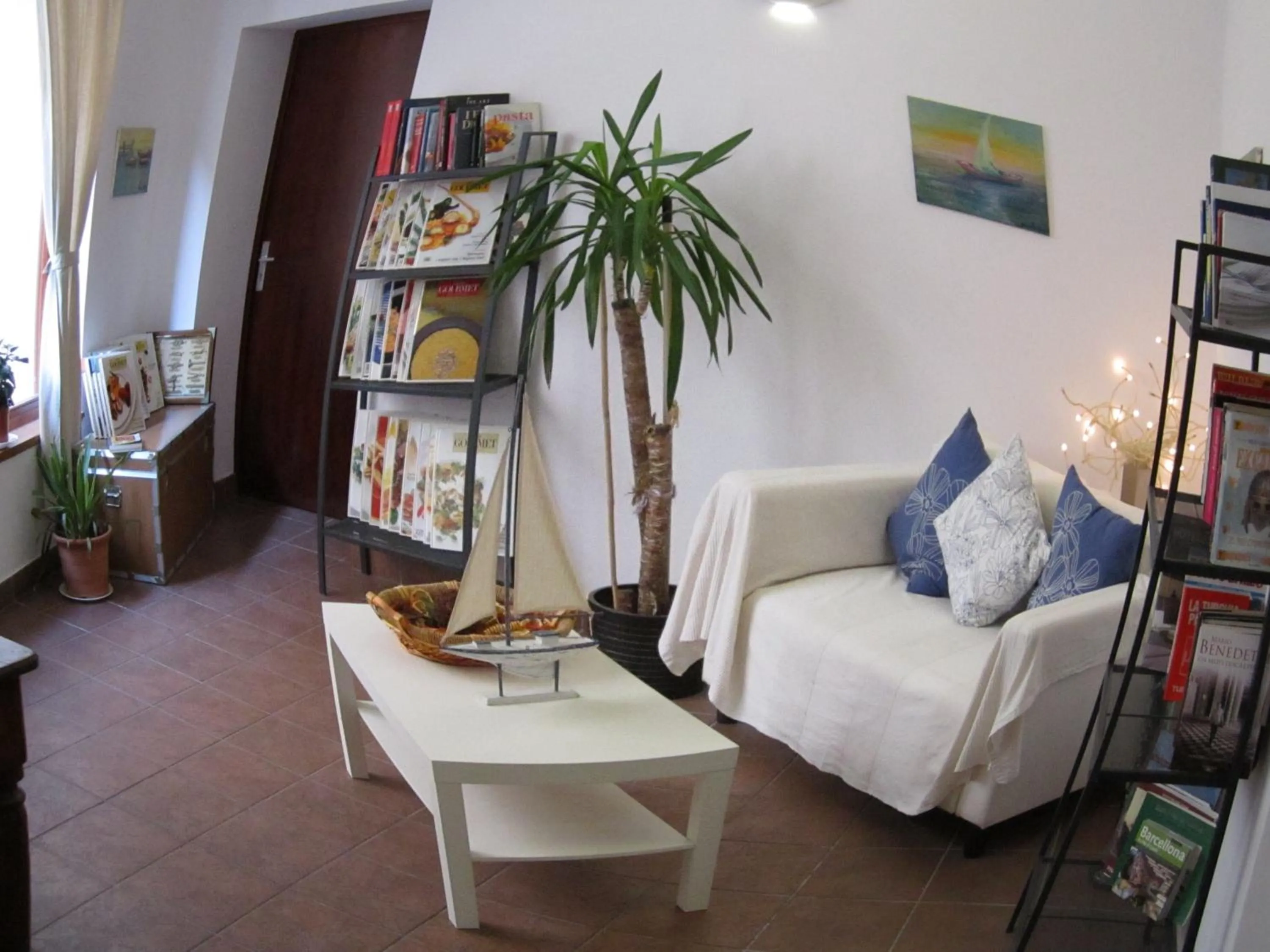 Living room in Hotel del Mar