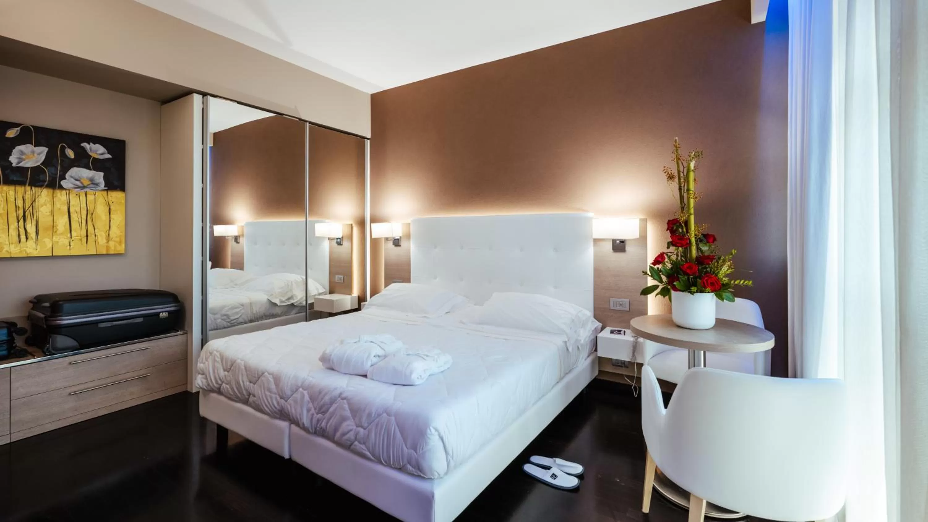 Bedroom, Bed in Raffaello Hotel & Mooka Restaurant