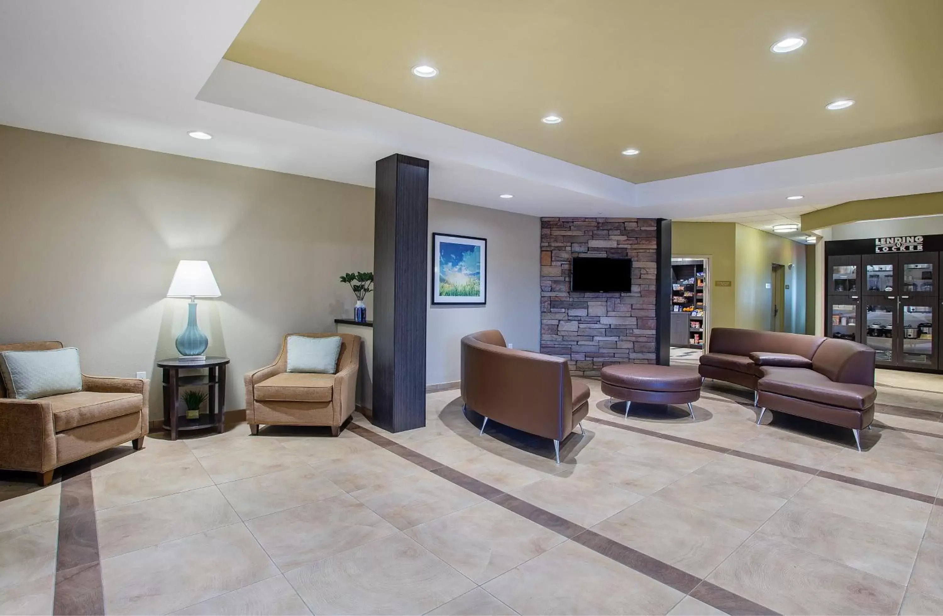 Property building, Lobby/Reception in Candlewood Suites Bowling Green, an IHG Hotel