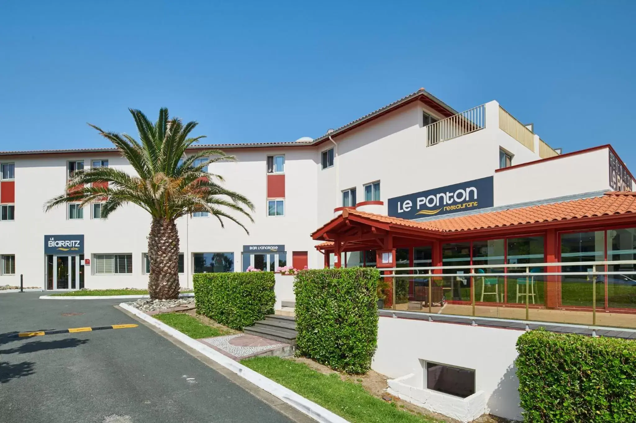 View (from property/room), Property Building in Hôtel Le Biarritz