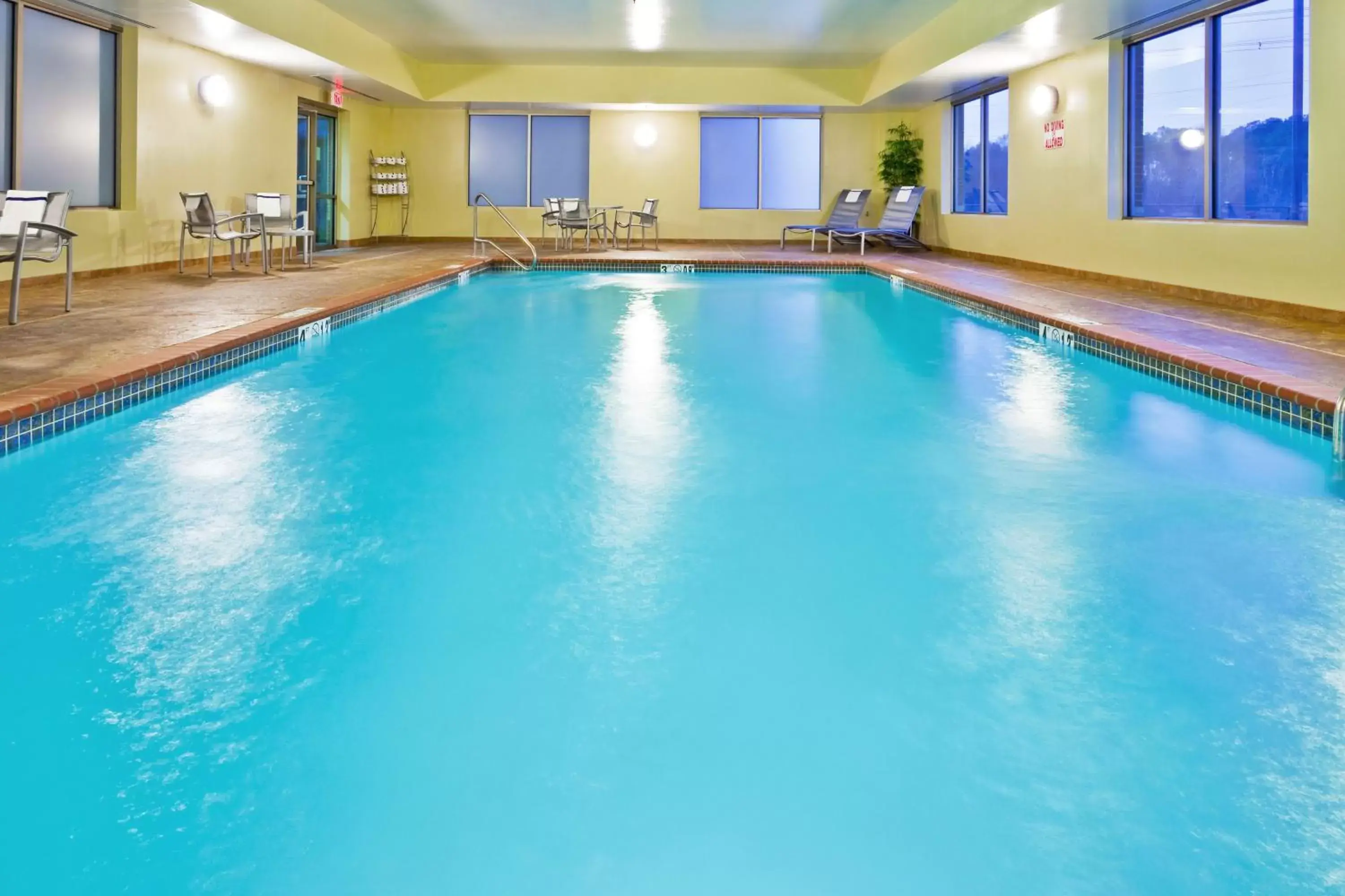 Swimming Pool in Holiday Inn Express Hotel & Suites Memphis/Germantown, an IHG Hotel