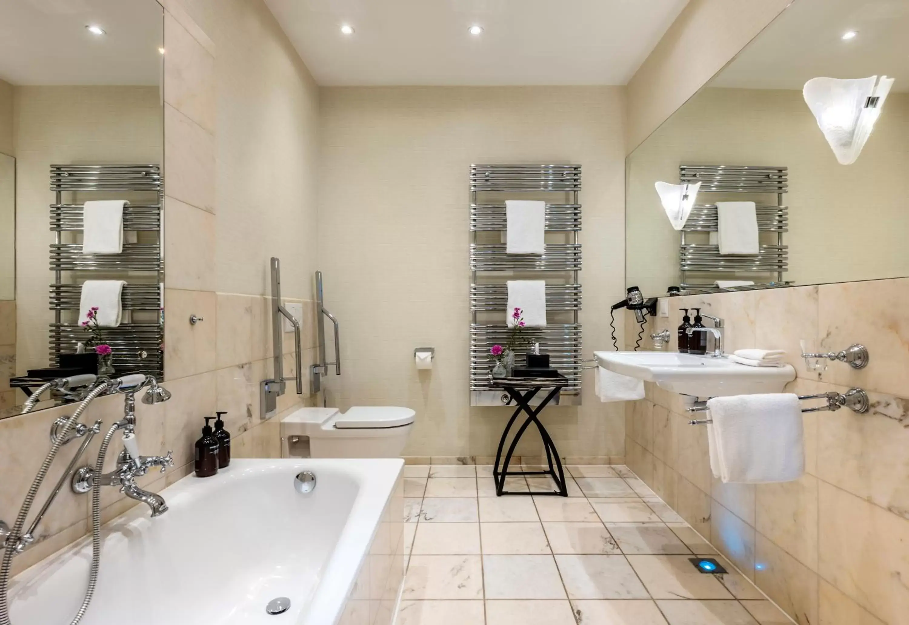 Bathroom in Parkhotel Bremen – ein Mitglied der Hommage Luxury Hotels Collection