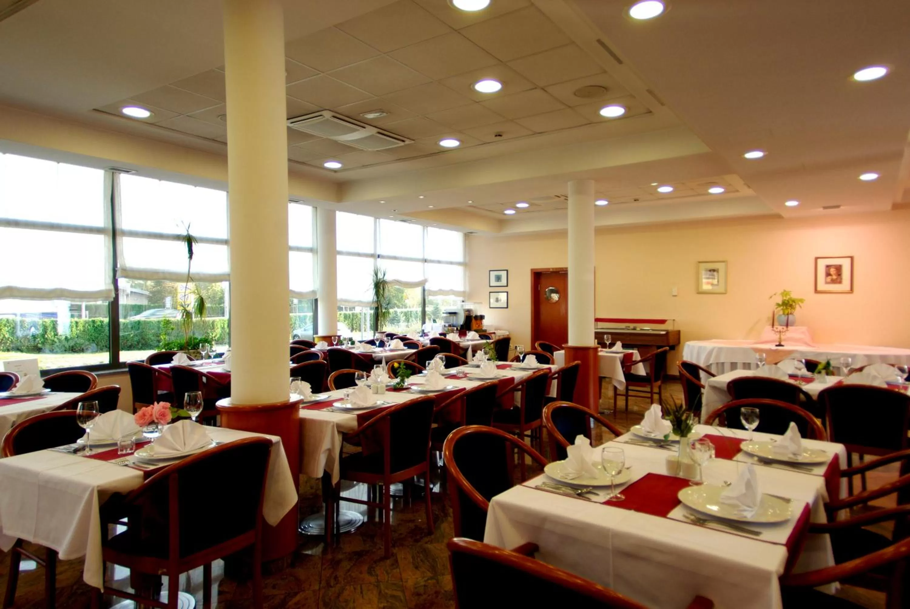 Restaurant/places to eat in Hotel Europa