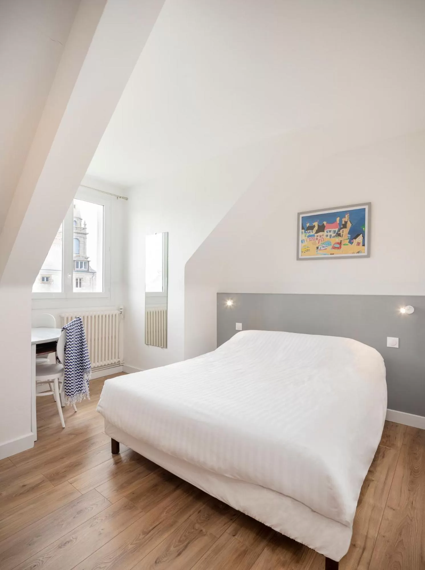 Photo of the whole room, Bed in Hotel Restaurant Spa De La Citadelle Lorient