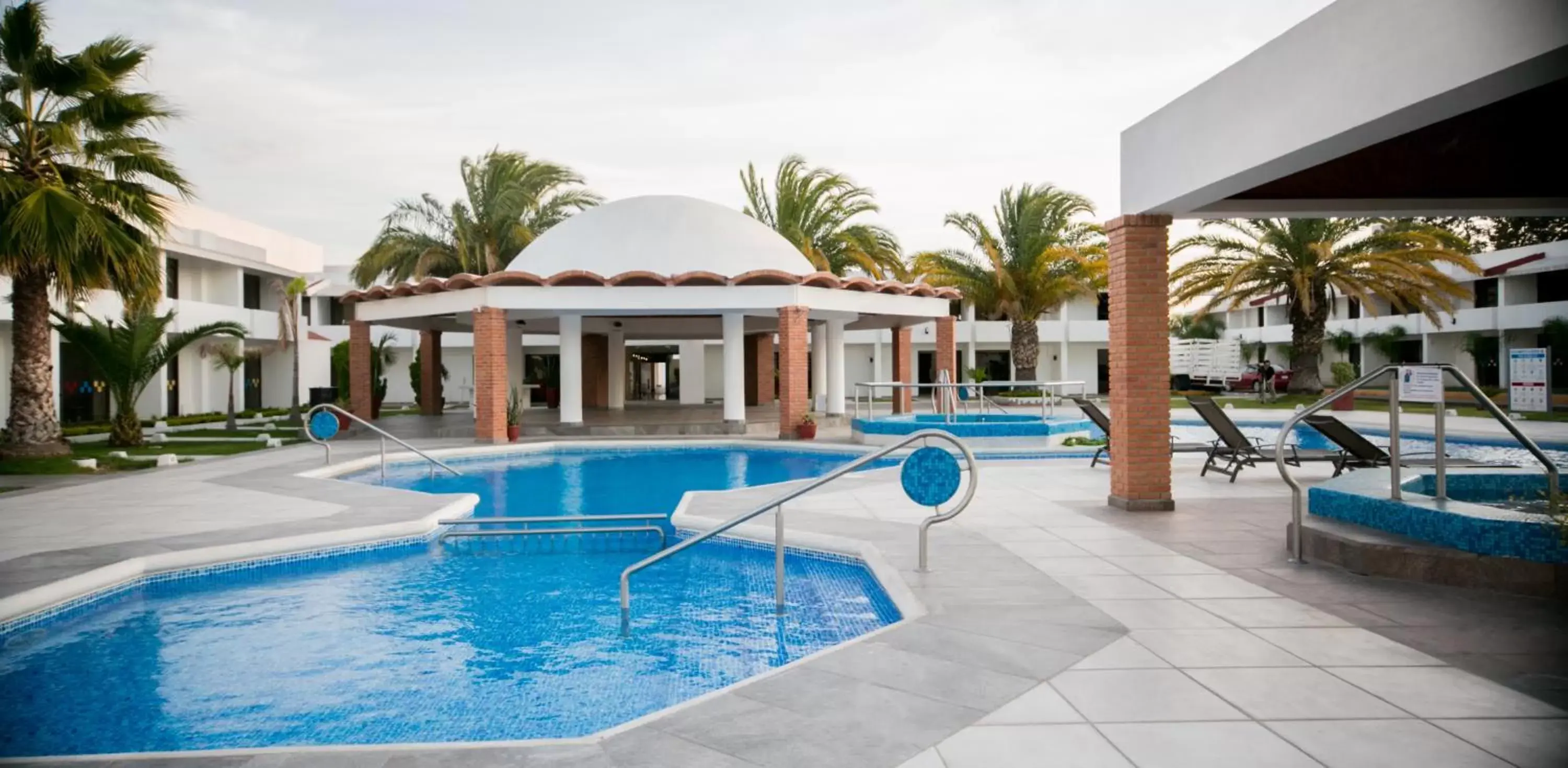 Property building, Swimming Pool in Hotel María Dolores San Luis Potosí