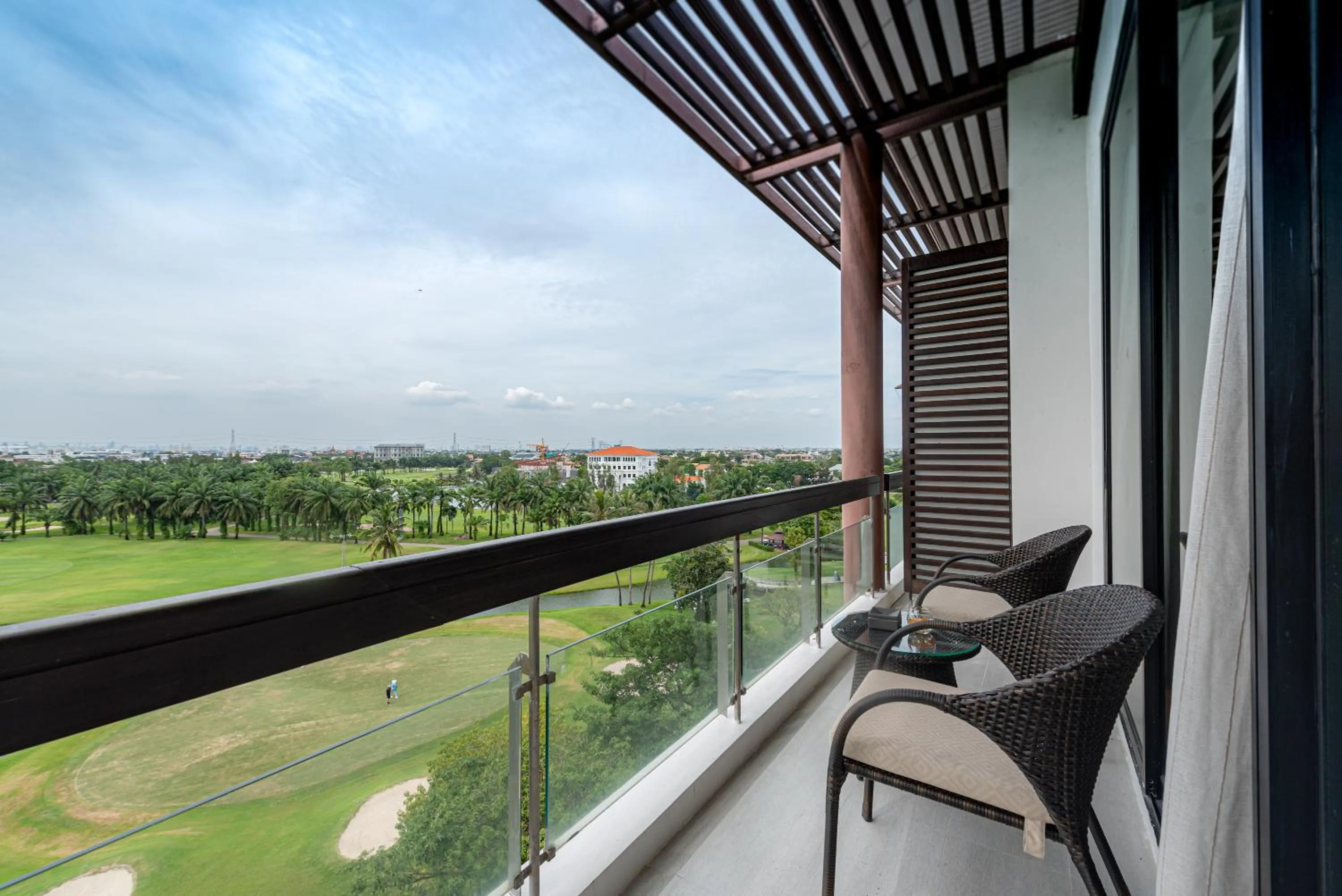 Balcony/Terrace in Summit Windmill Golf Suite Hotel at Suvarnabhumi