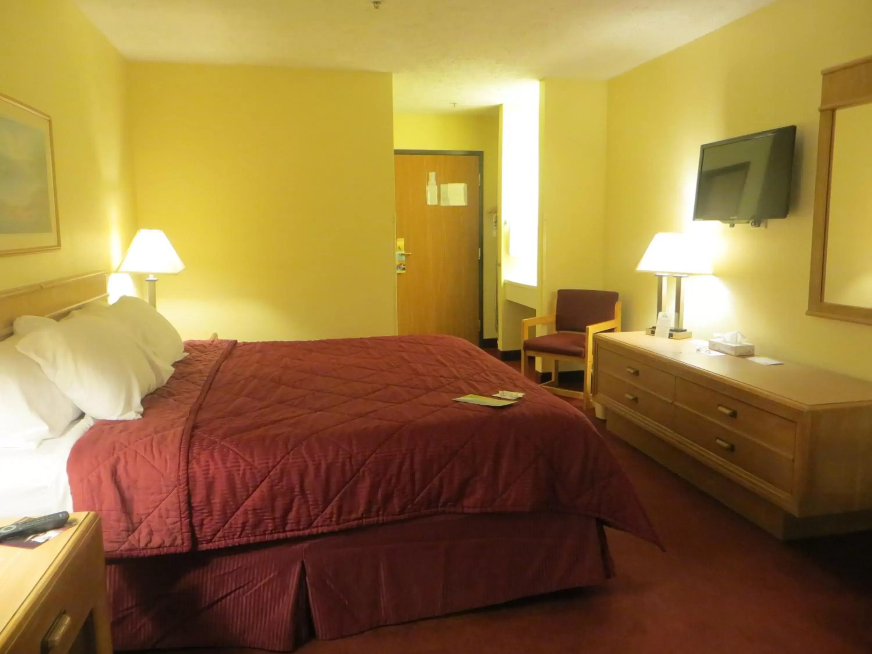 Photo of the whole room, Bed in Days Inn by Wyndham Jackson