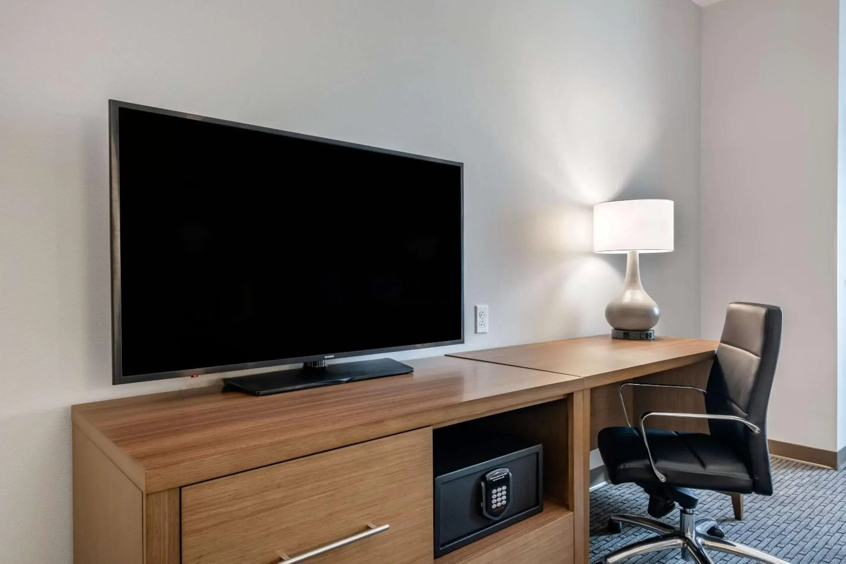 Photo of the whole room, TV/Entertainment Center in Comfort Suites Stuart-Hutchinson Island