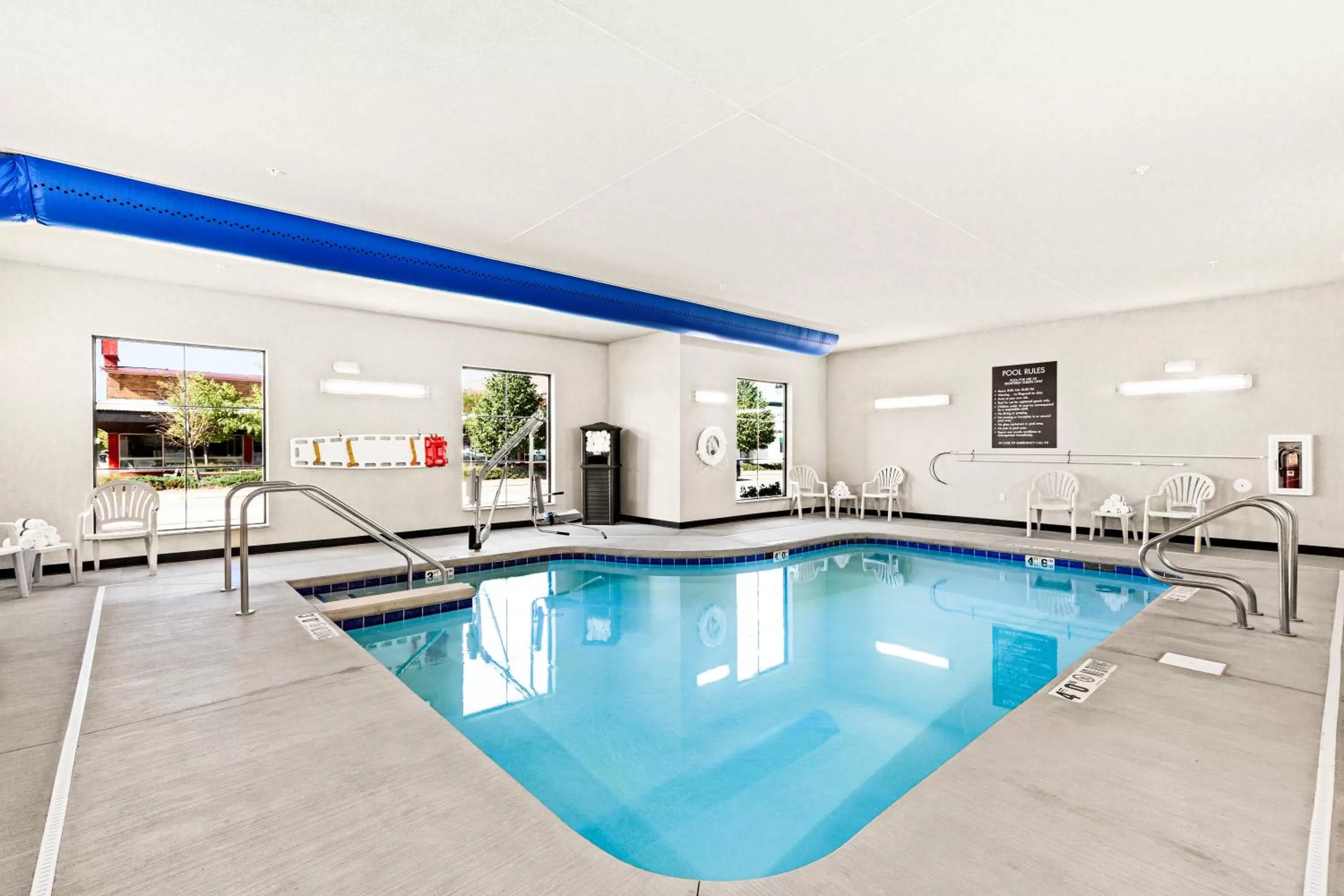 Swimming pool in Cobblestone Hotel & Suites - Superior Duluth