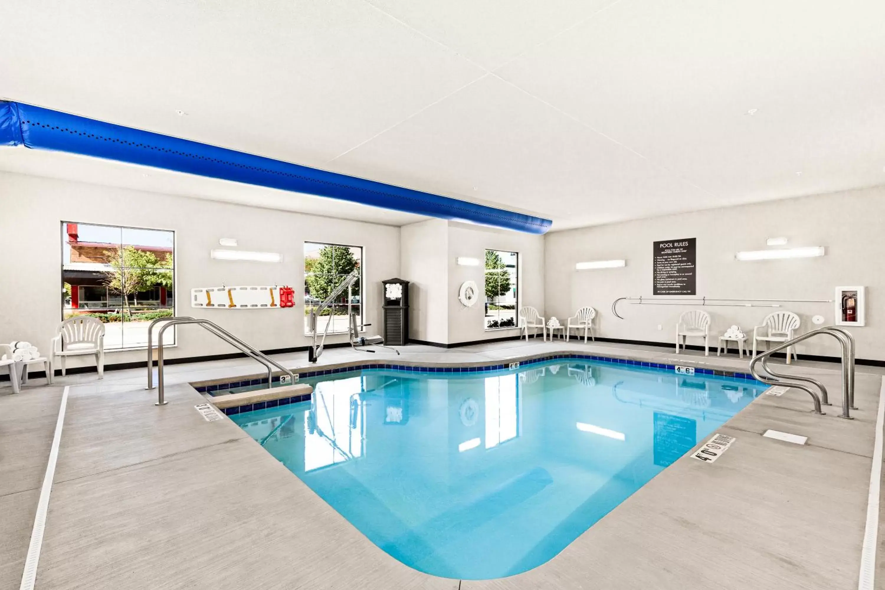 Swimming pool in Cobblestone Hotel & Suites - Superior Duluth Swimming pool in Cobblestone Hotel & Suites - Superior Duluth