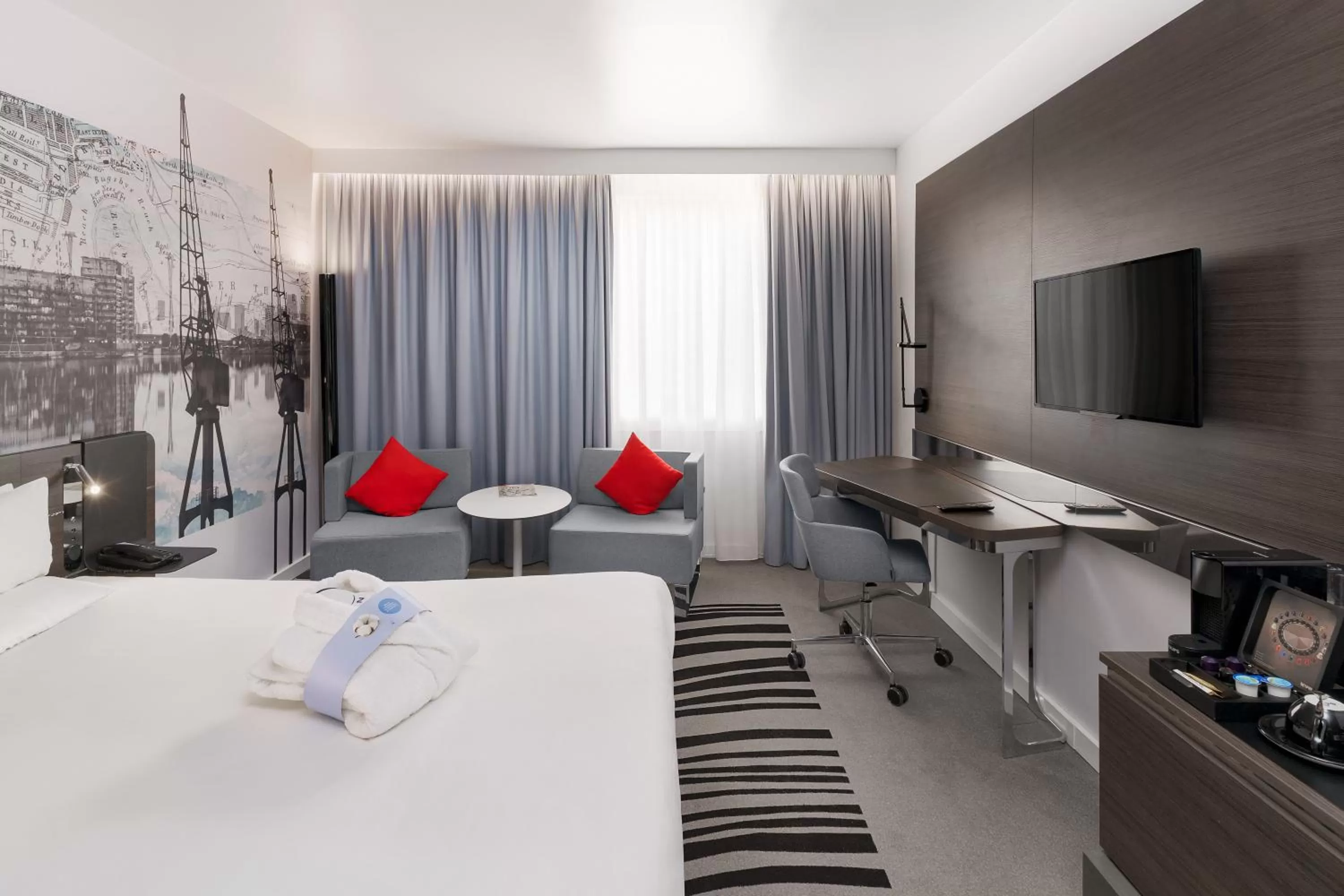 Seating area, Bed in Novotel London Excel