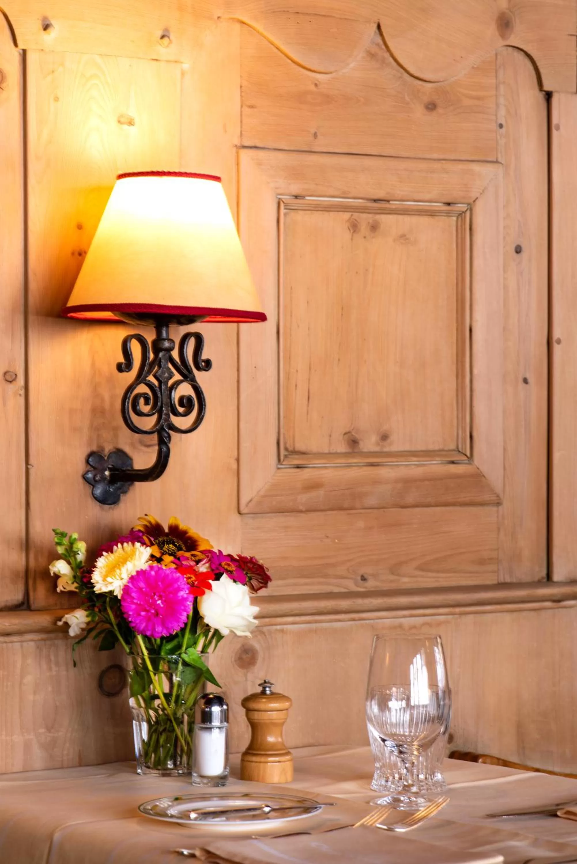 Restaurant/places to eat in Hotel Chesa Grischuna