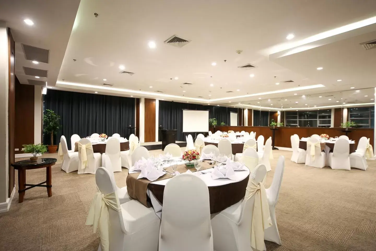 Banquet/Function facilities, Banquet Facilities in Infinity Tower Suites