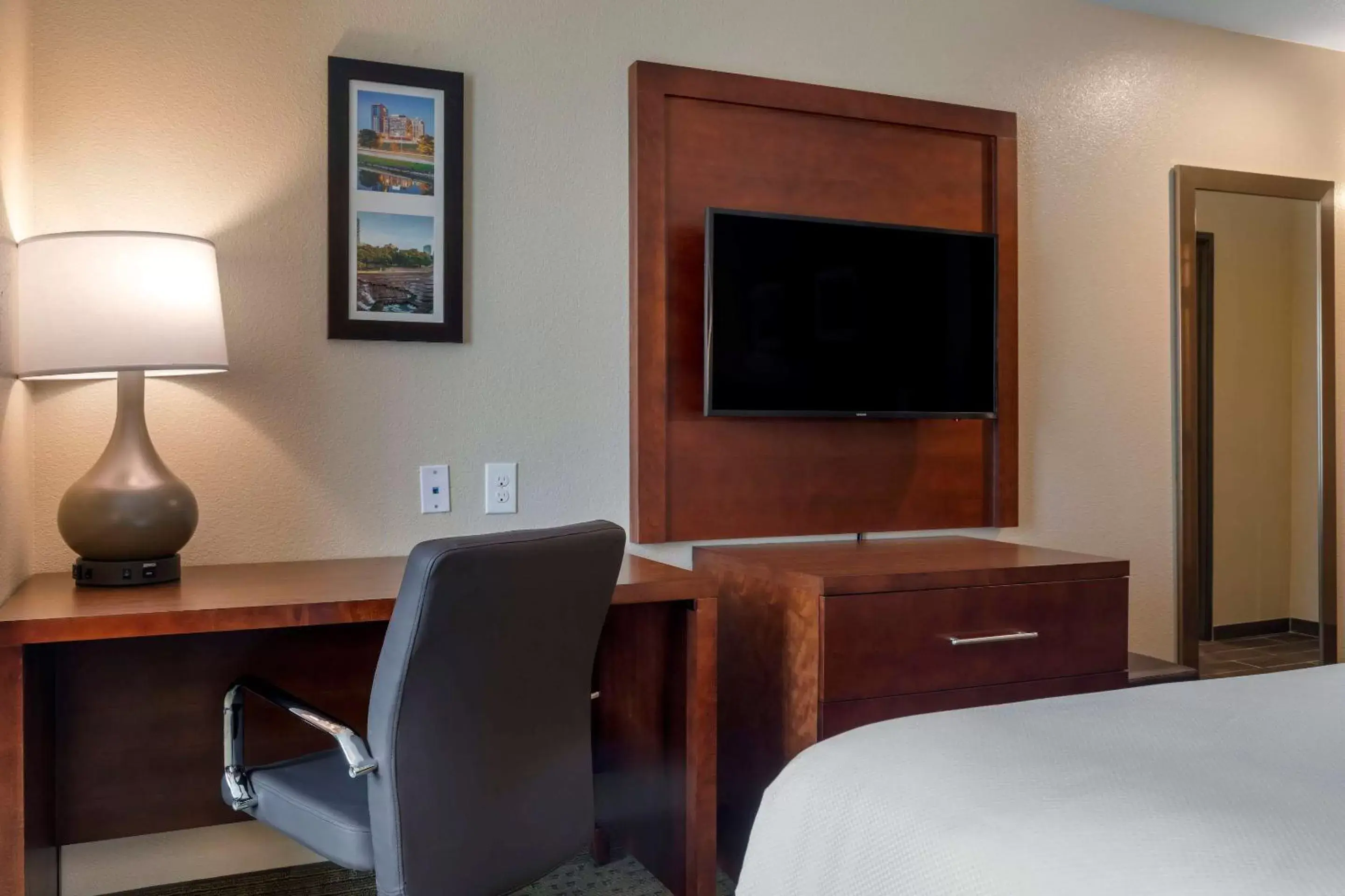 Photo of the whole room, TV/Entertainment Center in Comfort Inn & Suites