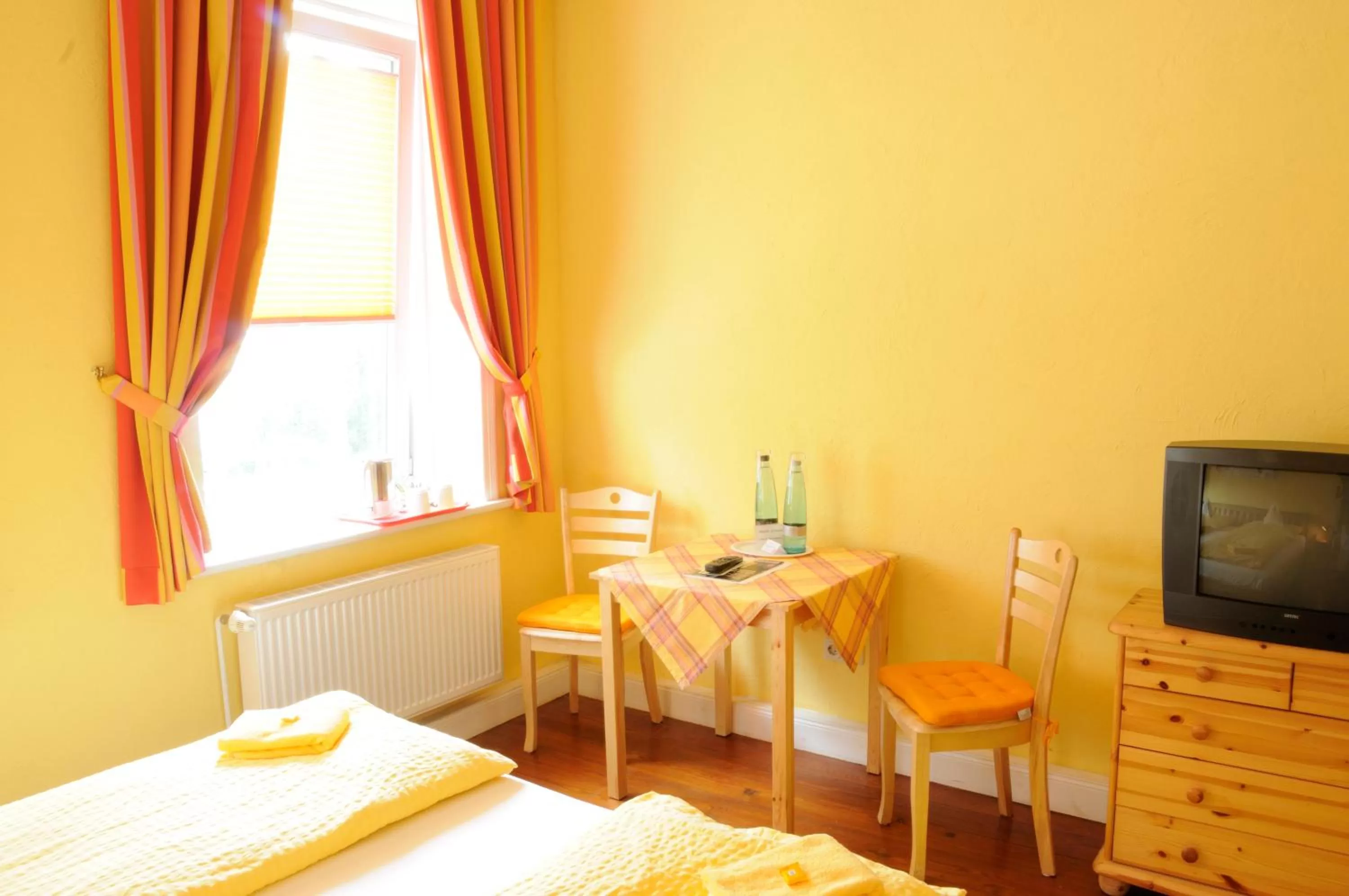 Photo of the whole room, Bed in Hotel zur alten Stadtmauer