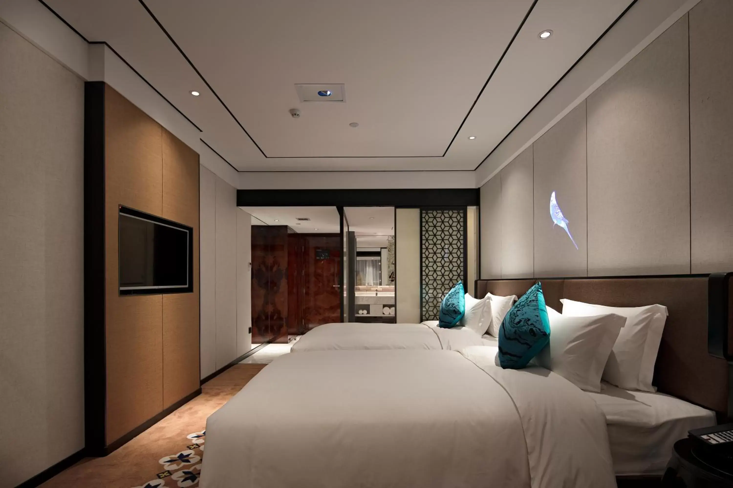 Bathroom, Bed in Paco Hotel GuangZhou Zoo Metro Branch Bathroom, Bed in Paco Hotel GuangZhou Zoo Metro Branch