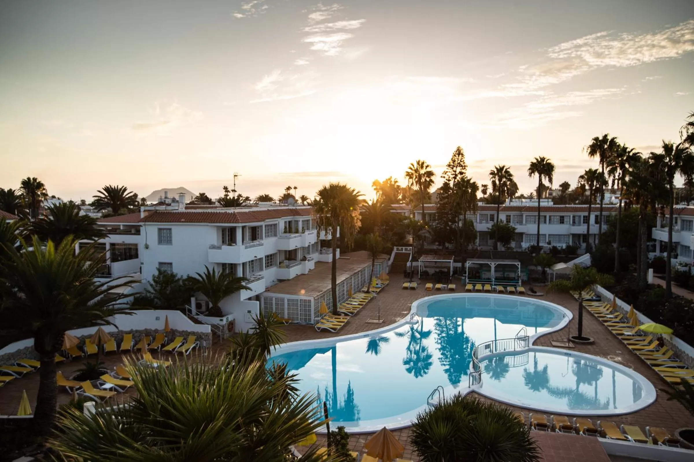 Pool view in Fuentepark Apartments