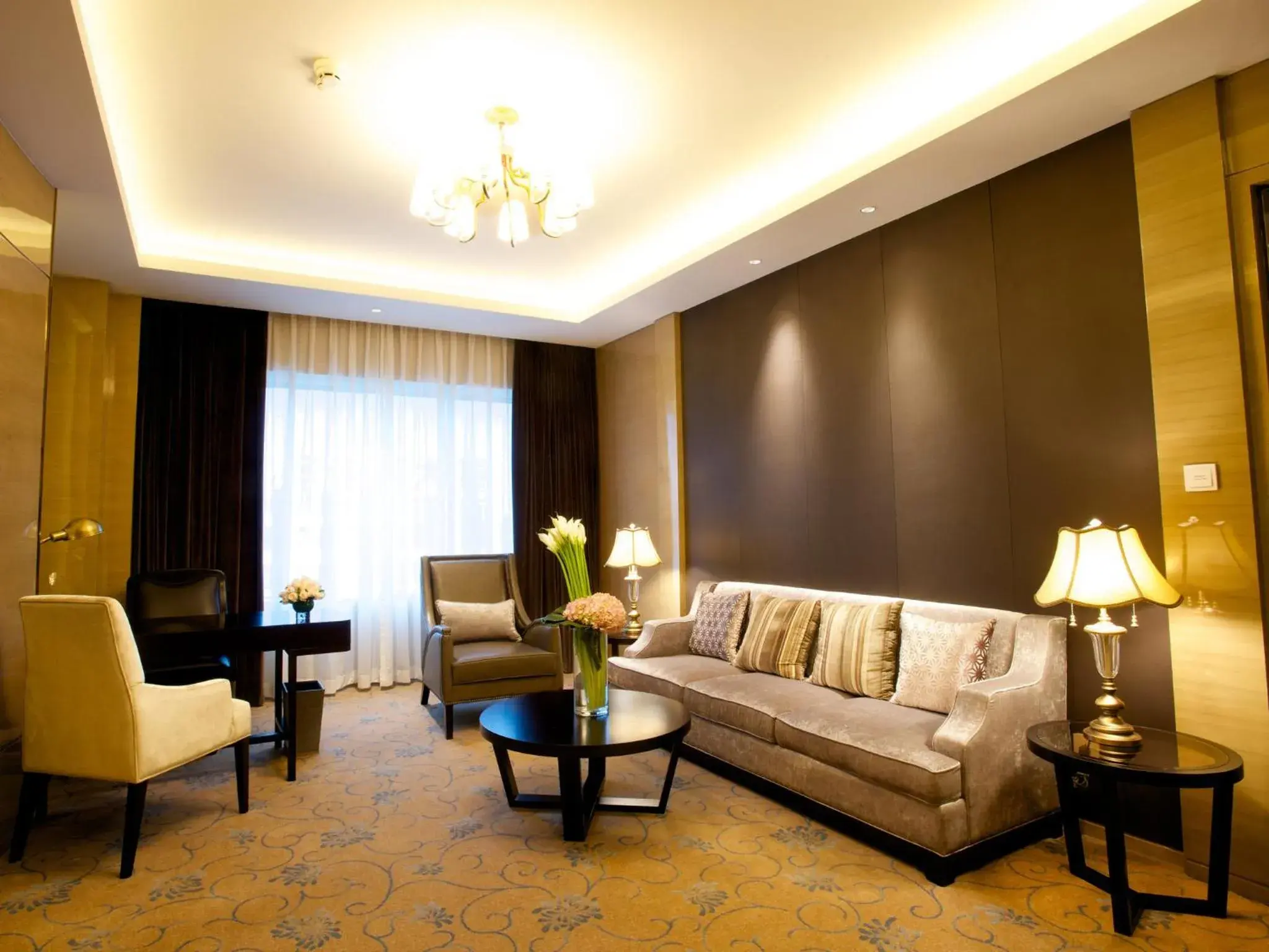 Photo of the whole room, Seating Area in Crowne Plaza Shanghai Noah Square, an IHG Hotel