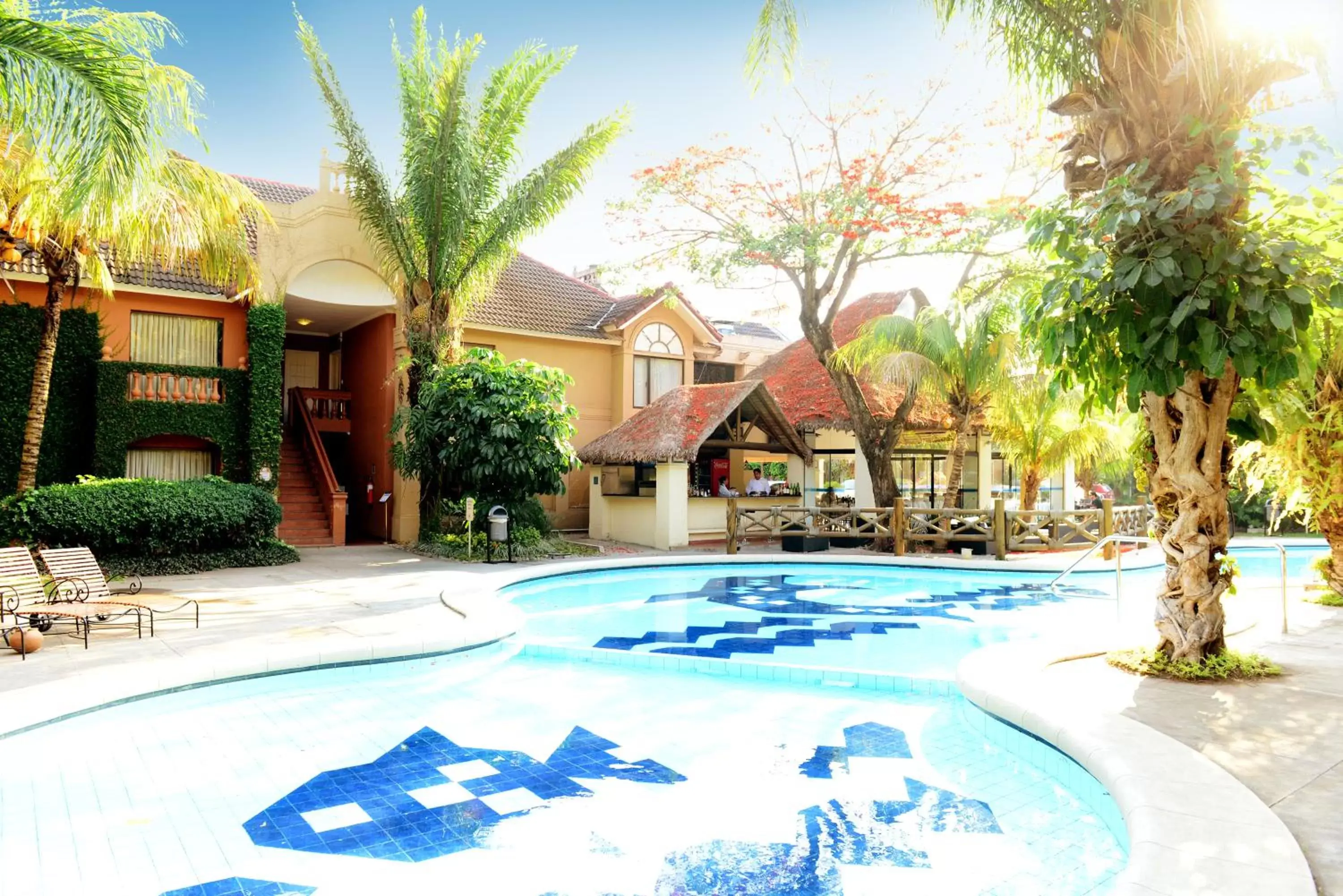 Restaurant/places to eat, Swimming Pool in Buganvillas Hotel Suites