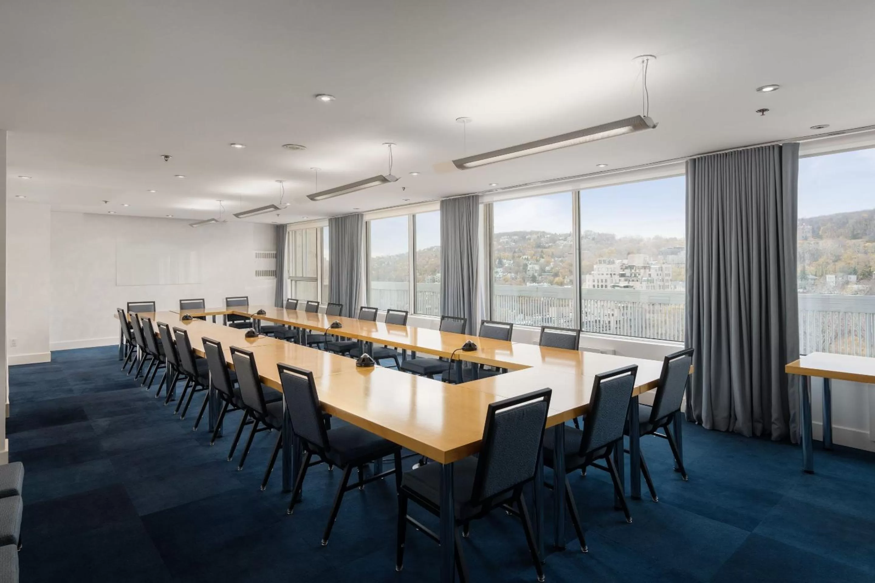 Meeting/conference room in Hôtel 2170 Lincoln Downtown Montreal